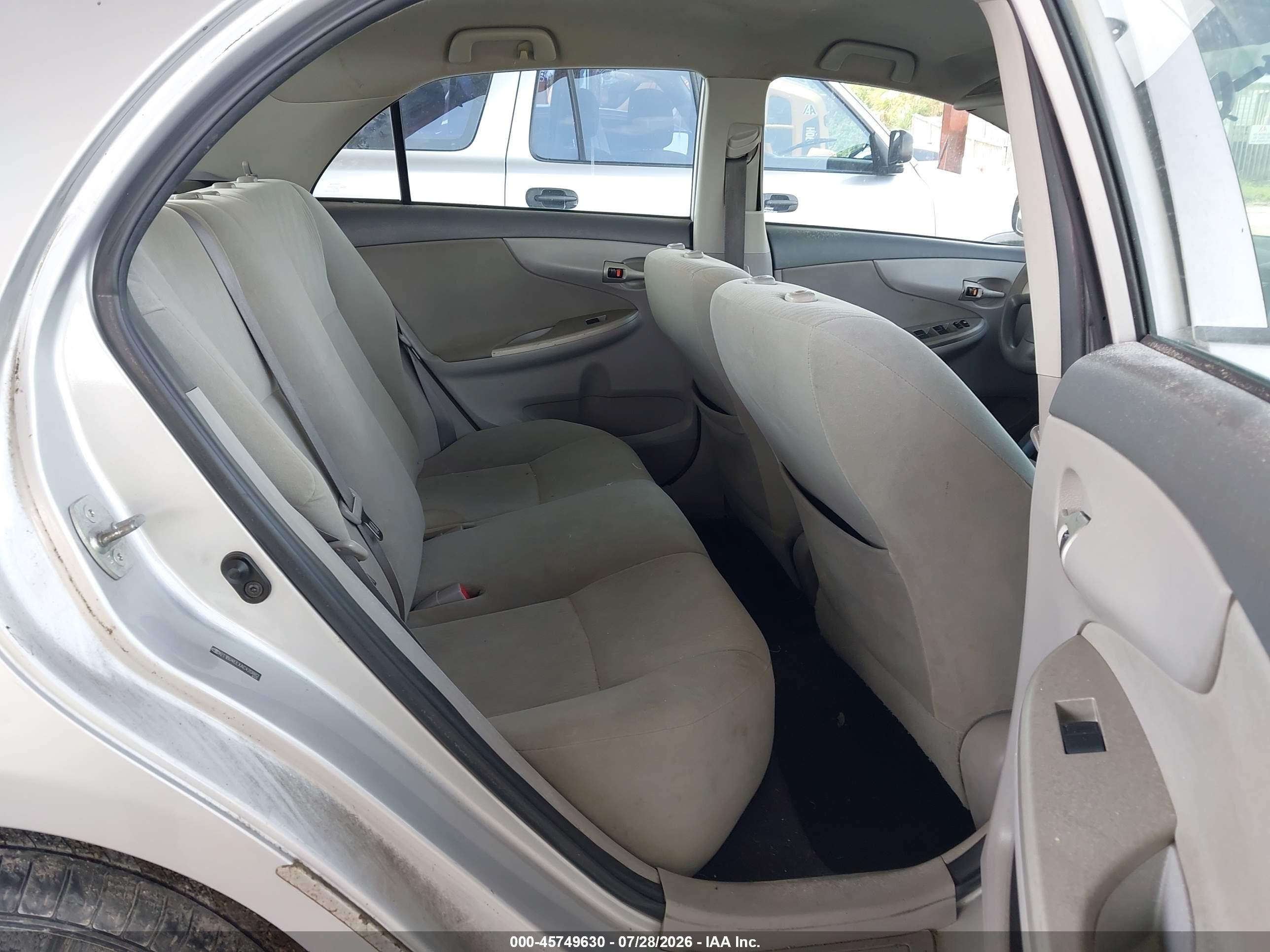 2010 Toyota Corolla Le Silver vin: 2T1BU4EEXAC420882