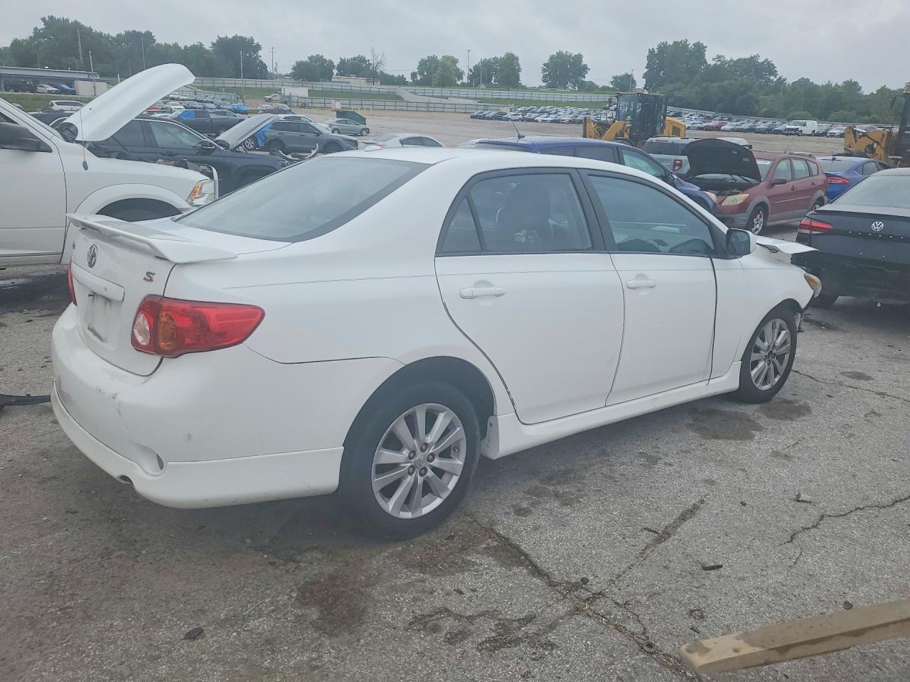 2010 Toyota Corolla S Белый vin: 2T1BU4EEXAC440114
