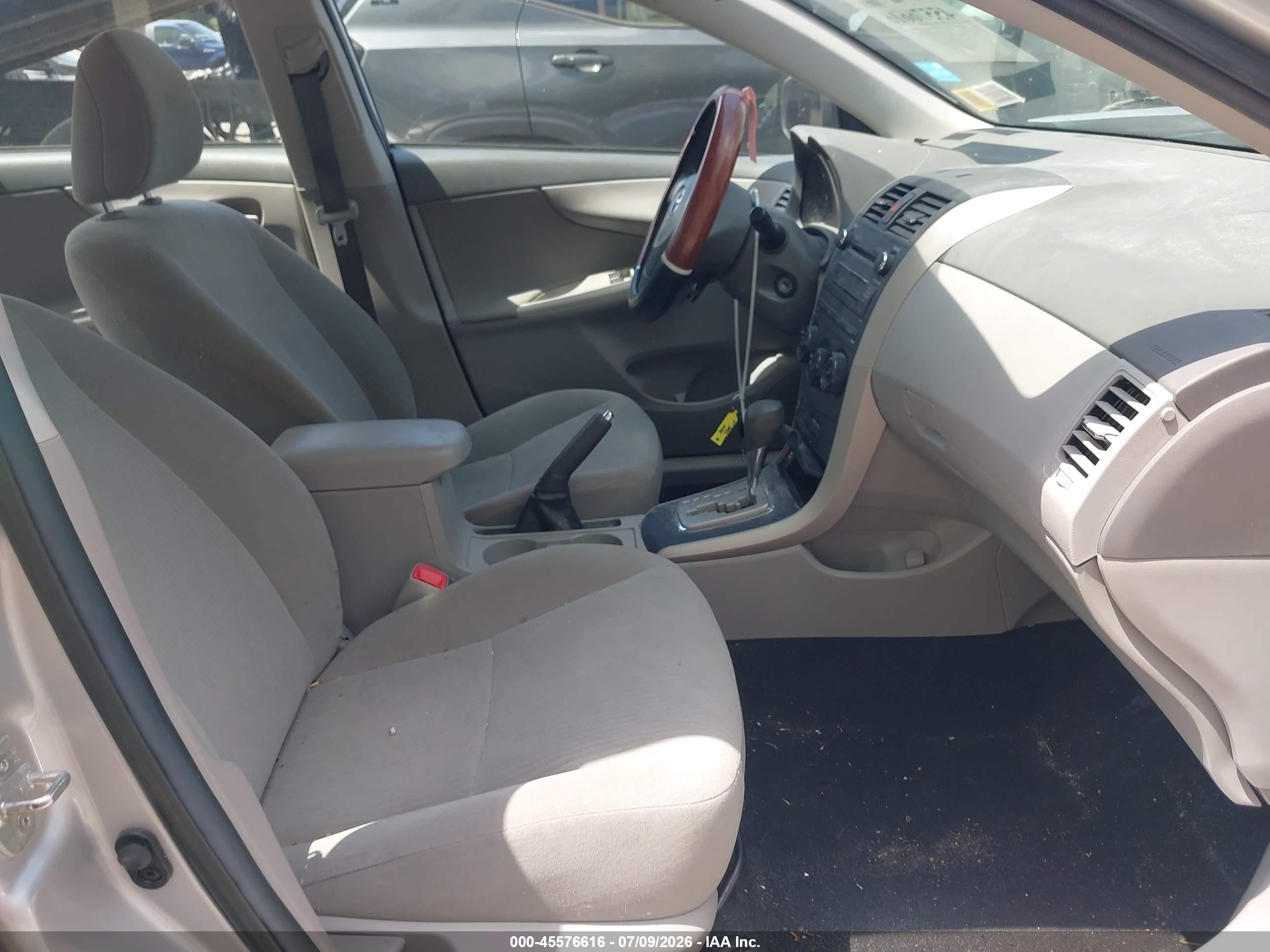 2010 Toyota Corolla Le Silver vin: 2T1BU4EEXAC441697