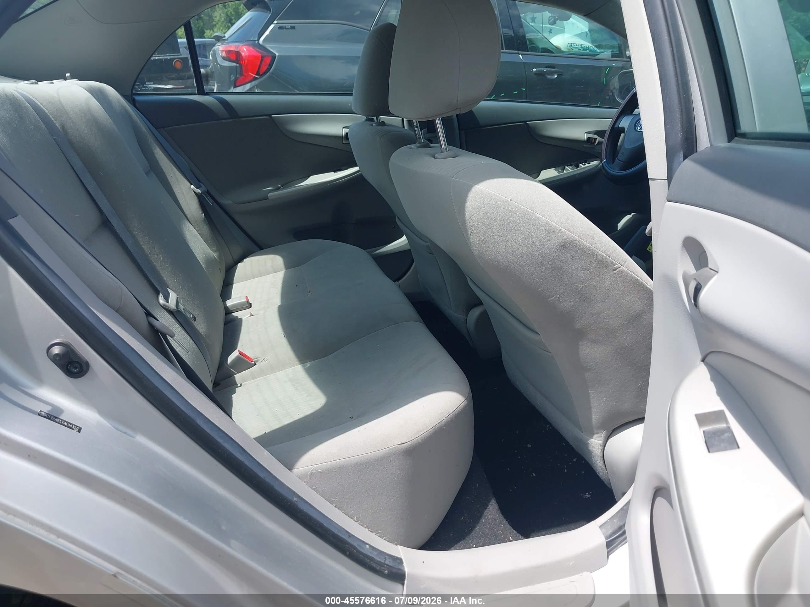 2010 Toyota Corolla Le Silver vin: 2T1BU4EEXAC441697
