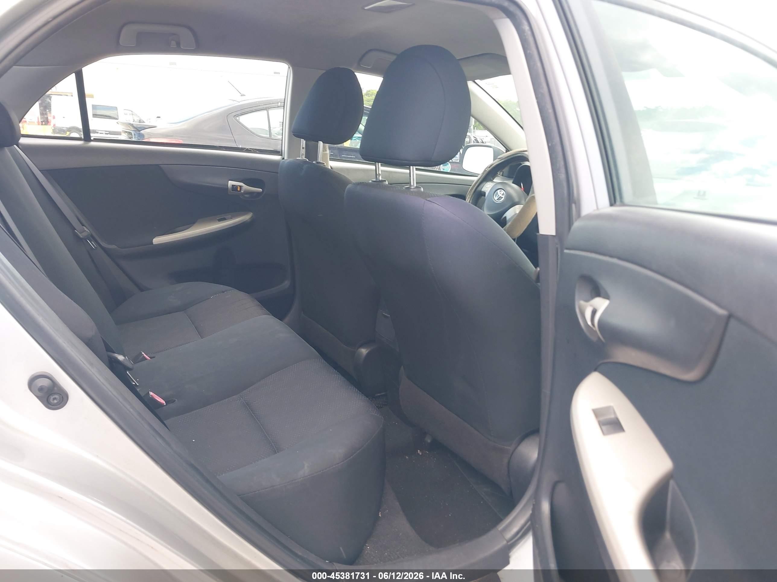 2010 Toyota Corolla S Серебряный vin: 2T1BU4EEXAC451422