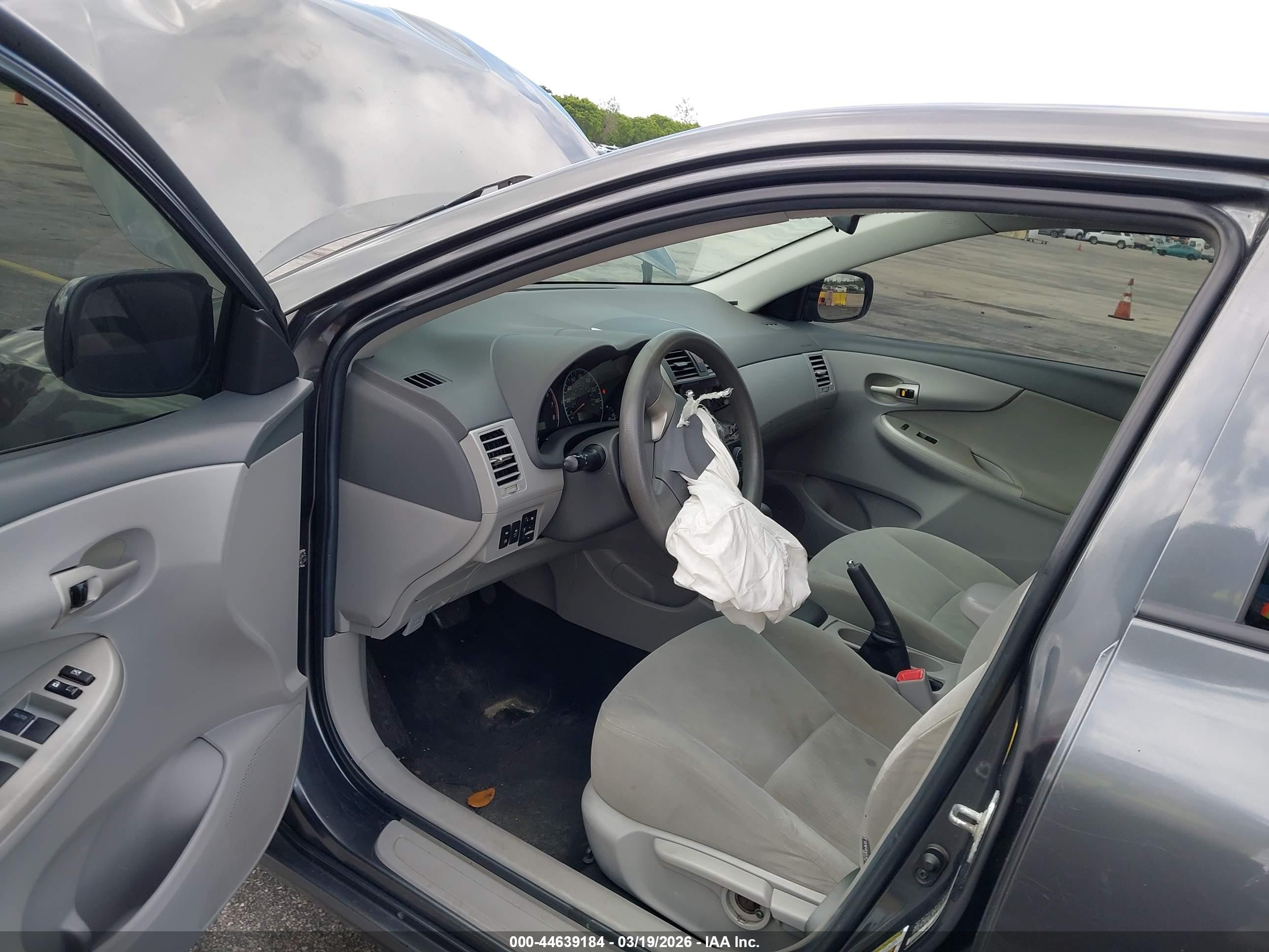 2010 Toyota Corolla Le Gray vin: 2T1BU4EEXAC464882