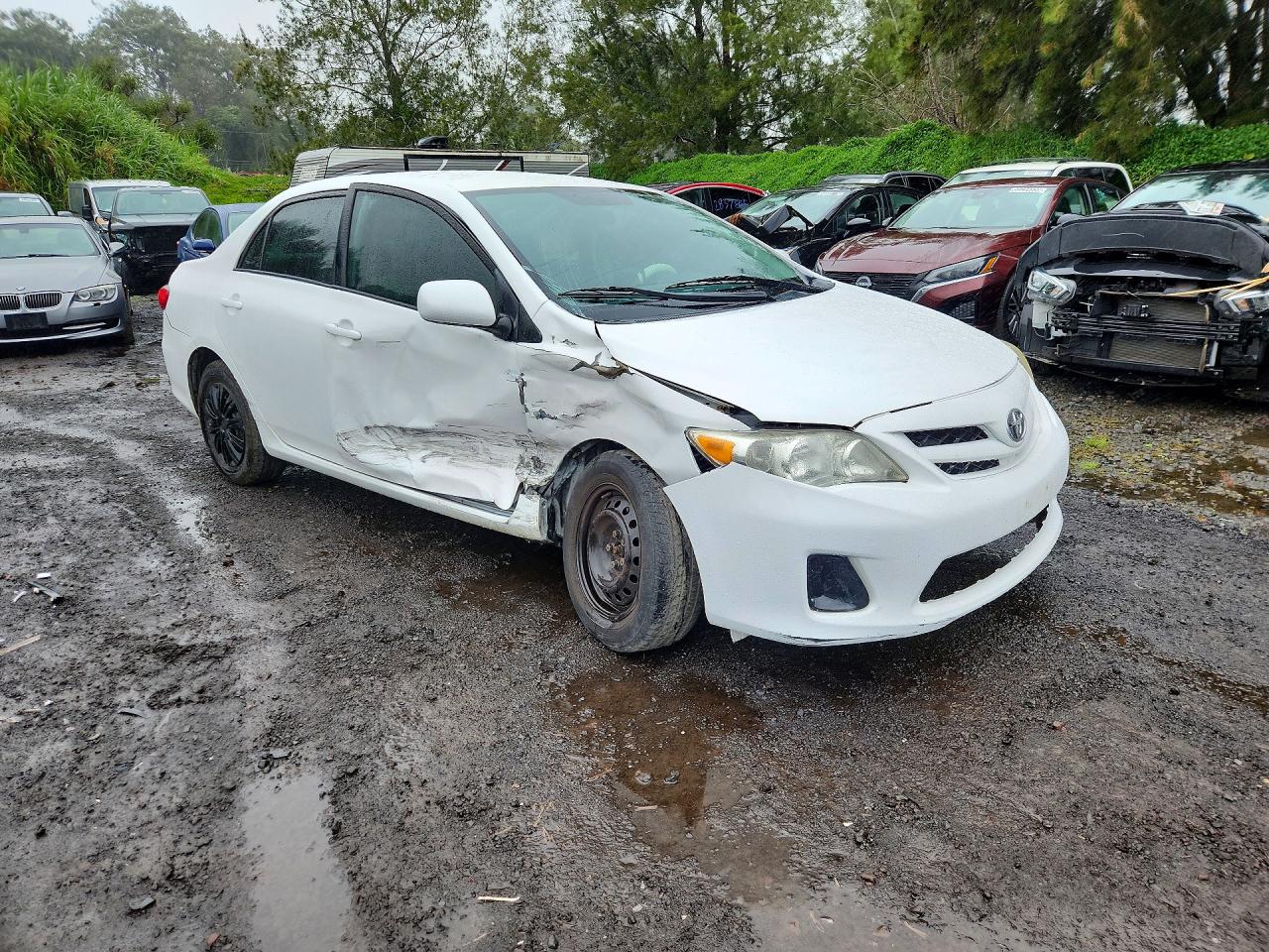 2011 Toyota Corolla Base White vin: 2T1BU4EEXBC537783