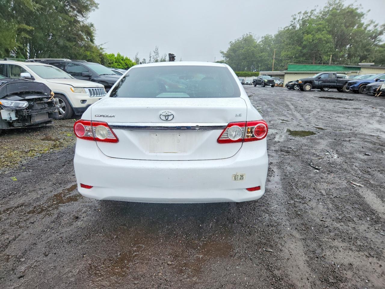 2011 Toyota Corolla Base White vin: 2T1BU4EEXBC537783