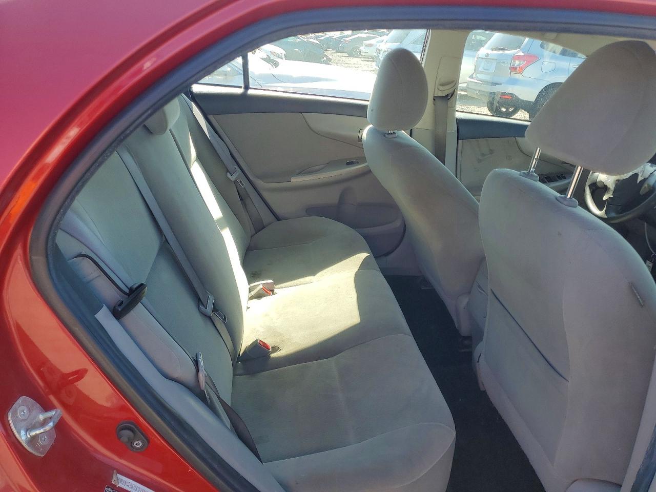 2011 Toyota Corolla Le Red vin: 2T1BU4EEXBC542644