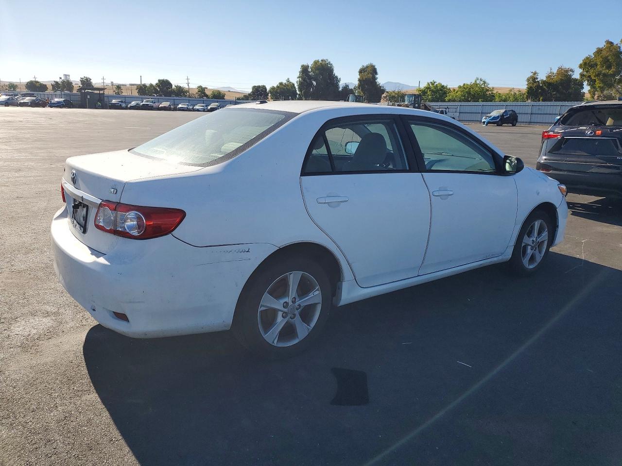 2011 Toyota Corolla Le Белый vin: 2T1BU4EEXBC558973