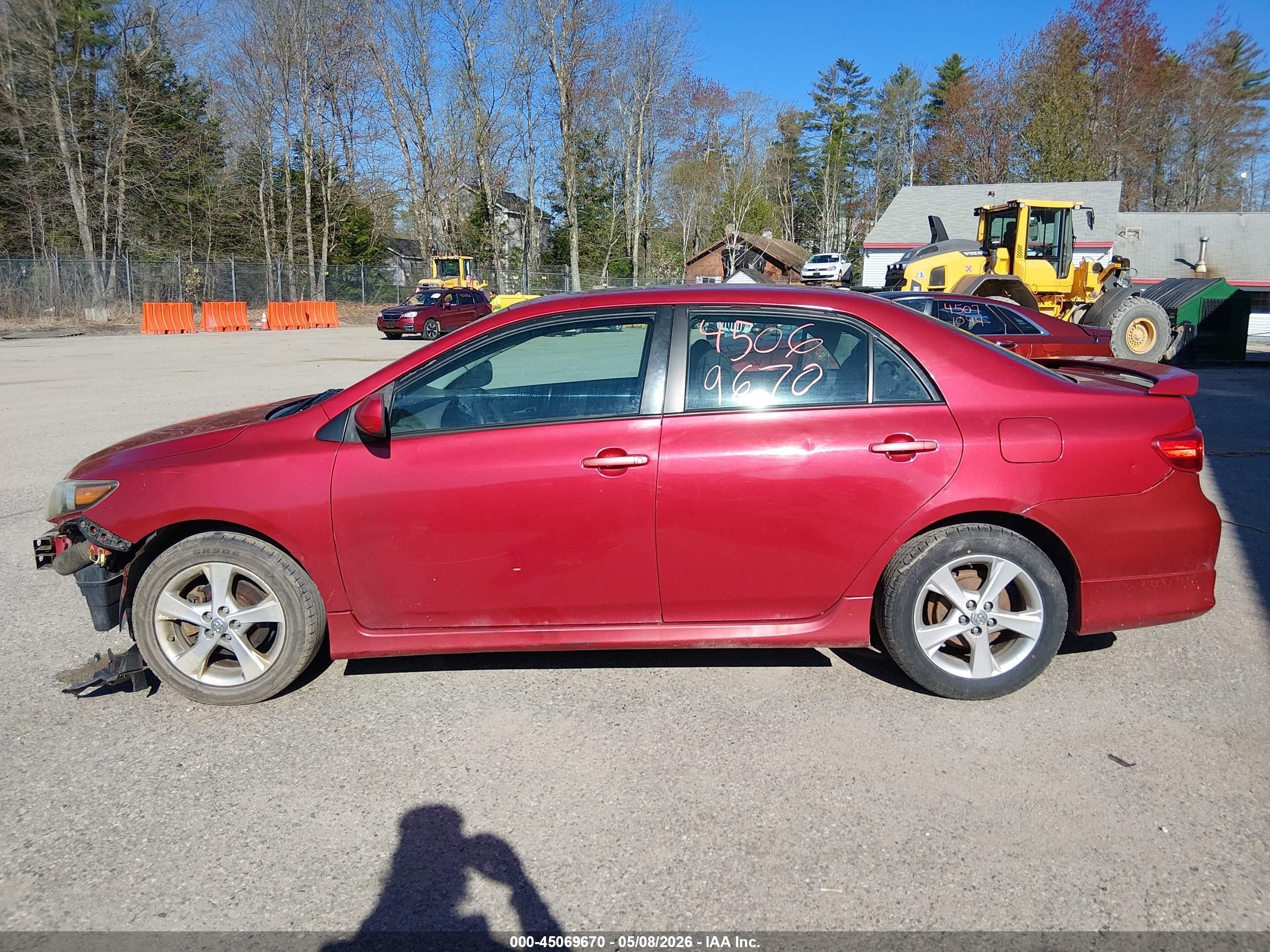 2011 Toyota Corolla S Red vin: 2T1BU4EEXBC576633