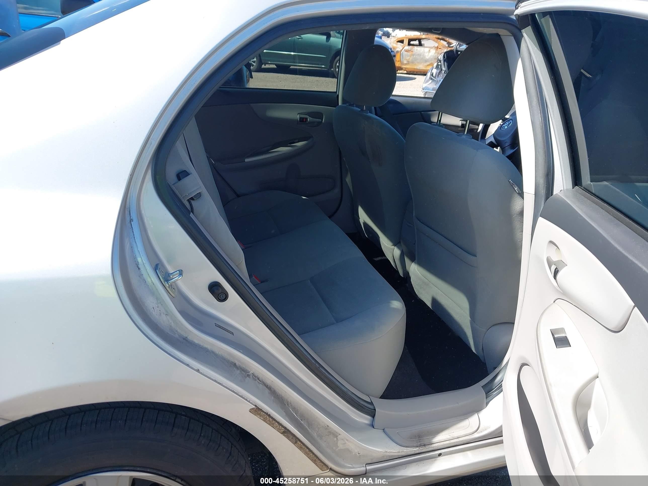 2011 Toyota Corolla Le Silver vin: 2T1BU4EEXBC581203