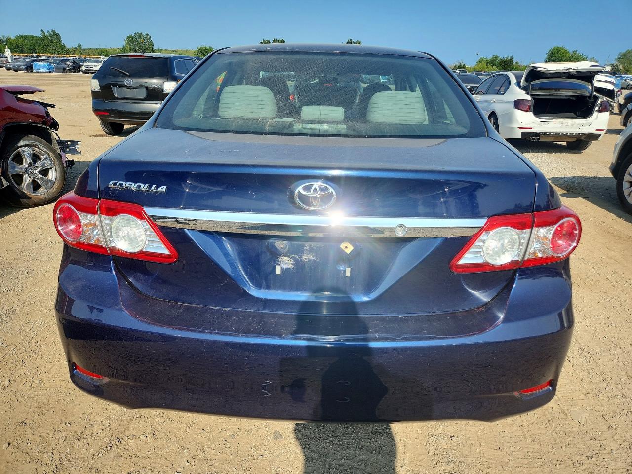 2011 Toyota Corolla Base Blue vin: 2T1BU4EEXBC581301