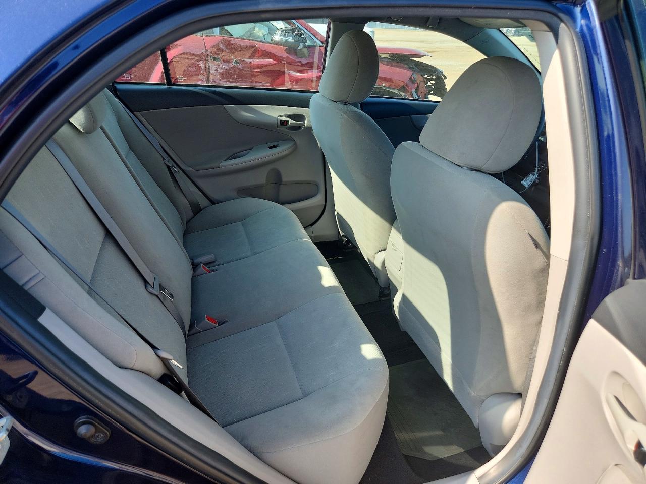 2011 Toyota Corolla Base Blue vin: 2T1BU4EEXBC581301