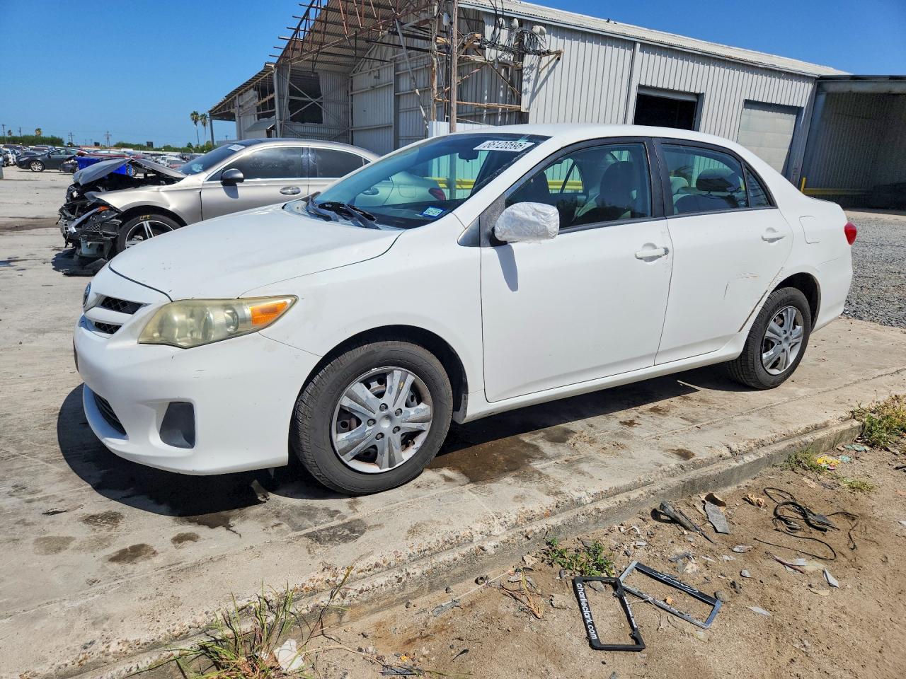 2011 Toyota Corolla Le White vin: 2T1BU4EEXBC588877