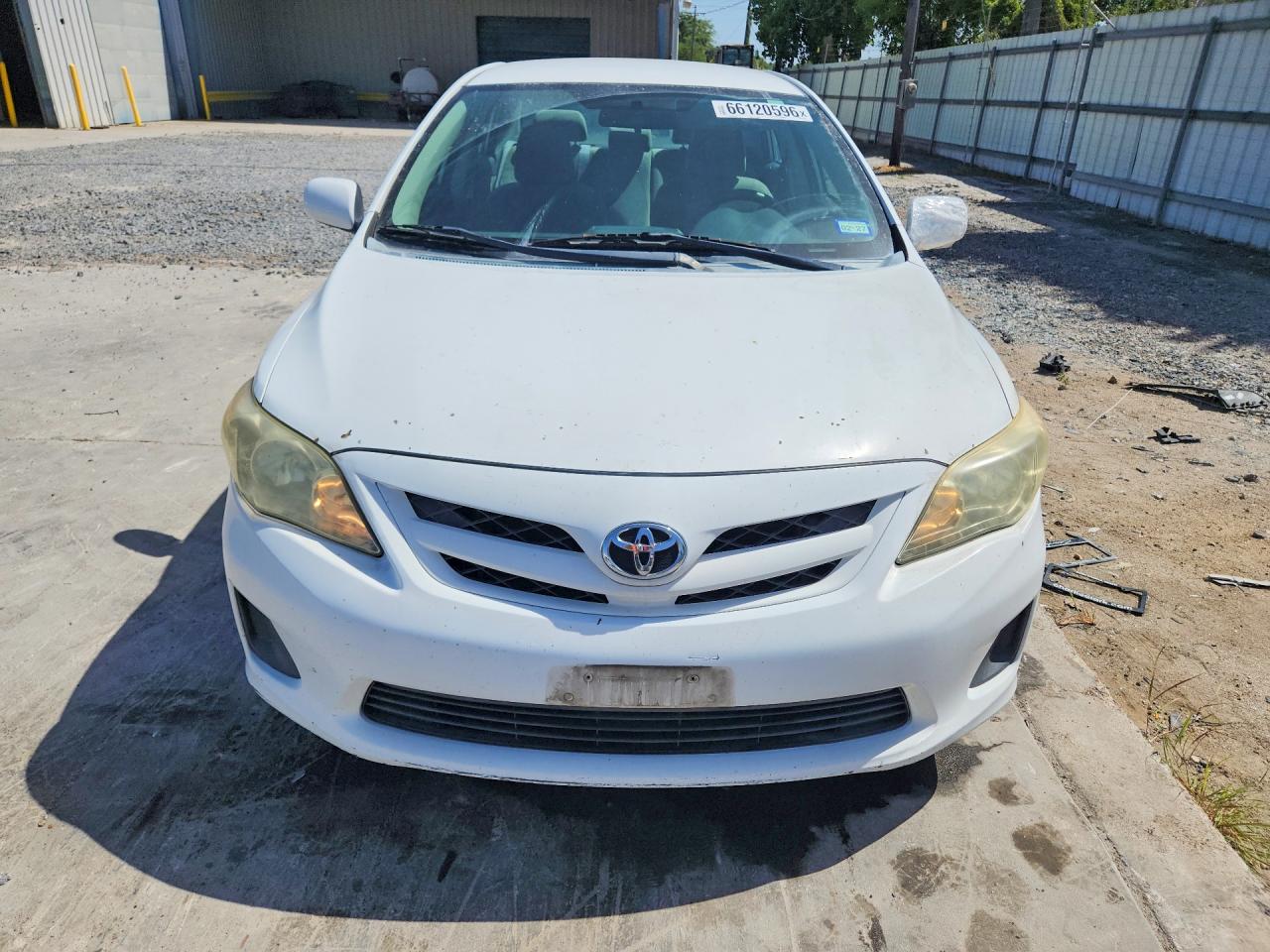 2011 Toyota Corolla Le White vin: 2T1BU4EEXBC588877