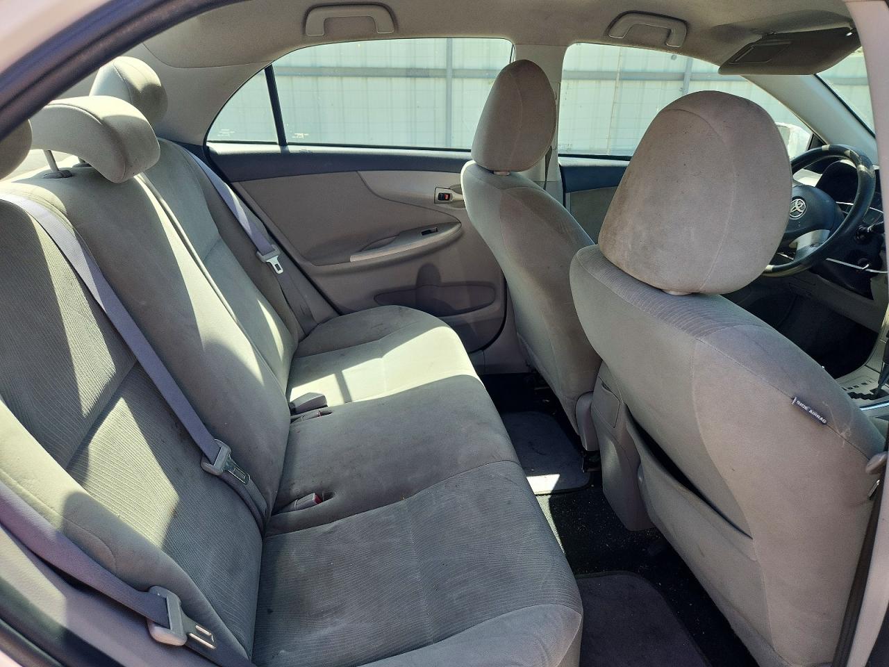2011 Toyota Corolla Le White vin: 2T1BU4EEXBC588877
