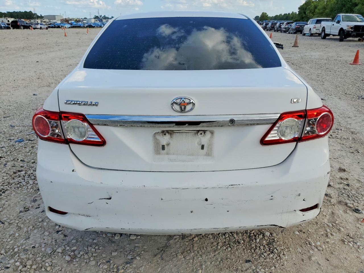 2011 Toyota Corolla Le White vin: 2T1BU4EEXBC629086