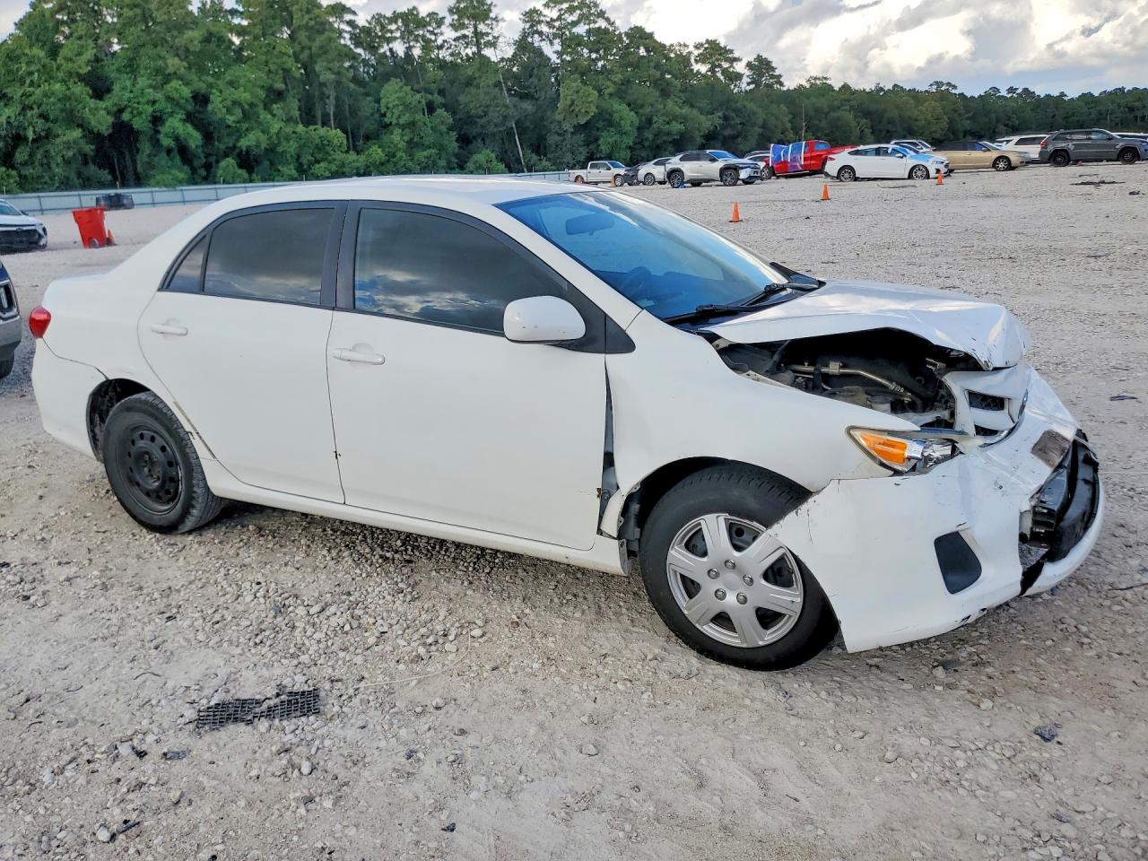 2011 Toyota Corolla Le White vin: 2T1BU4EEXBC629086