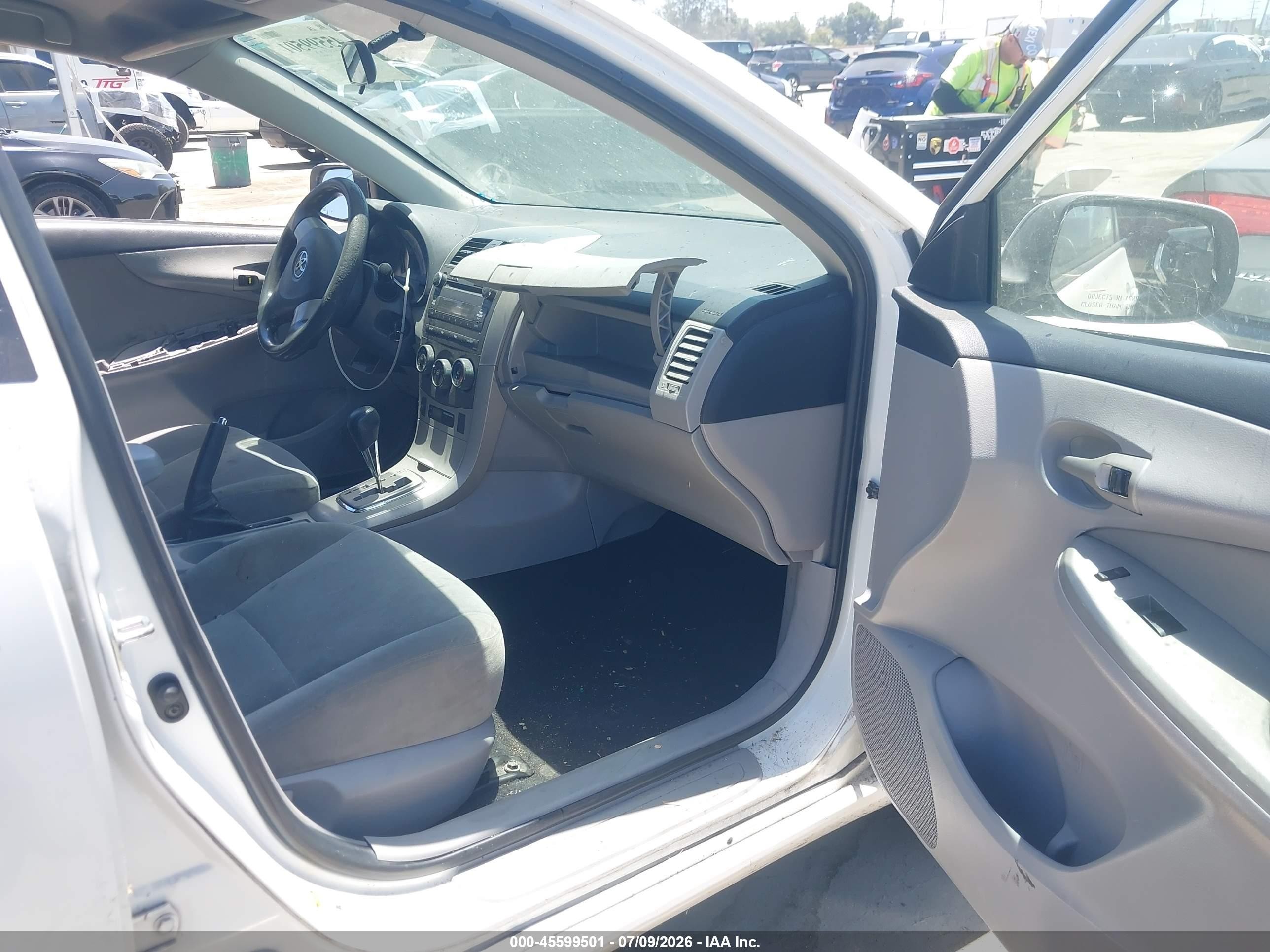 2011 Toyota Corolla Le White vin: 2T1BU4EEXBC634160