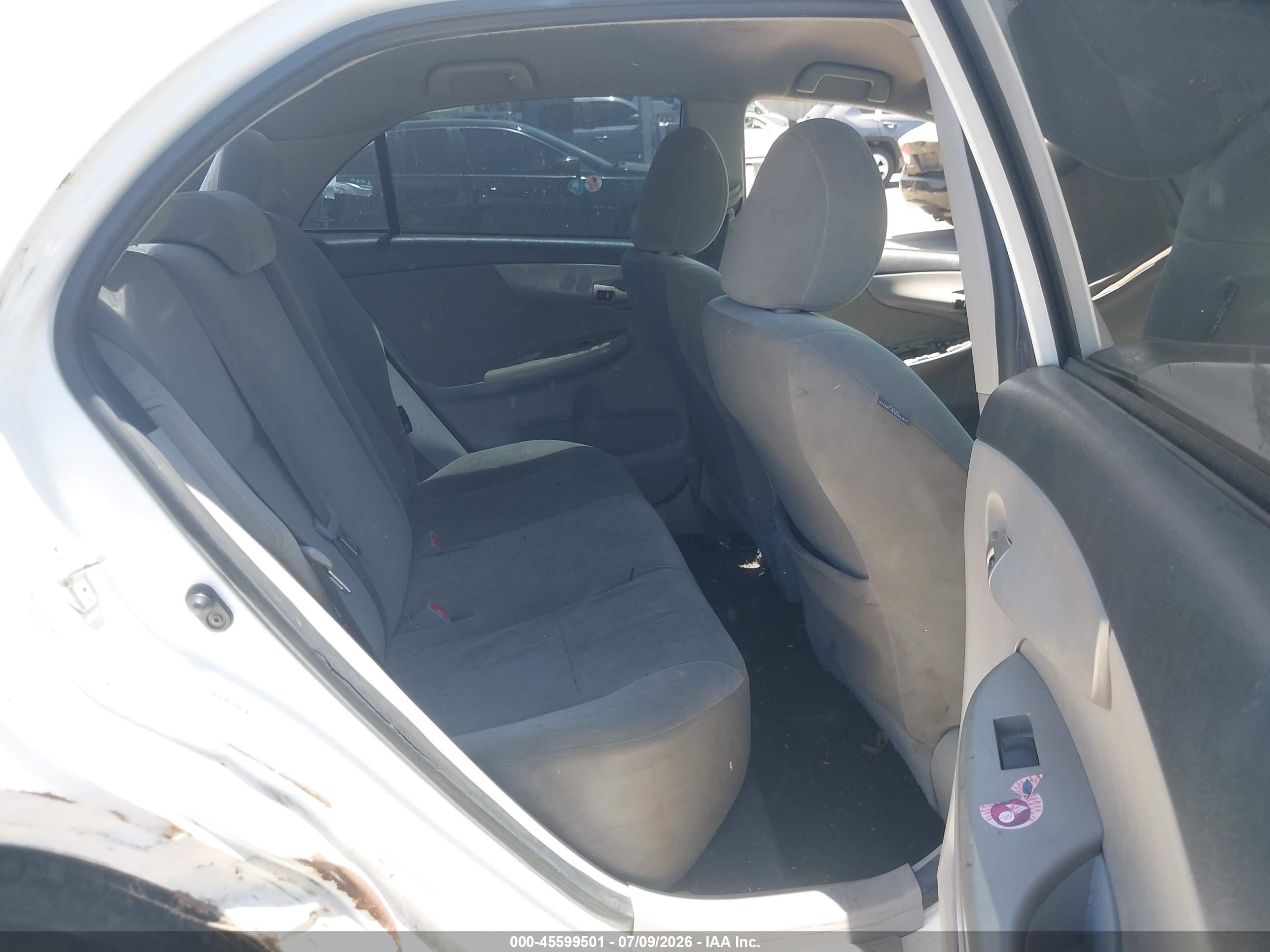 2011 Toyota Corolla Le White vin: 2T1BU4EEXBC634160