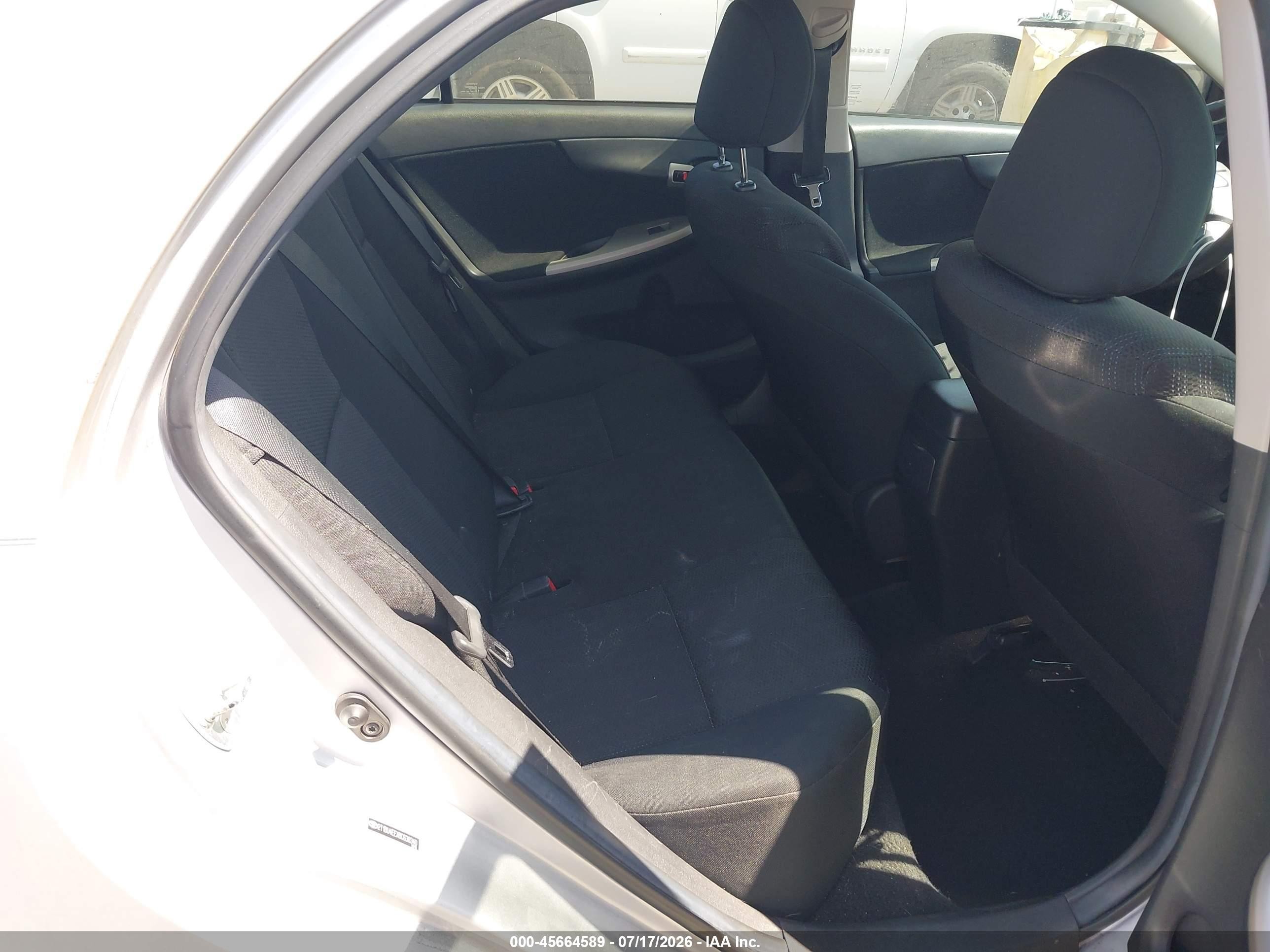 2011 Toyota Corolla S Silver vin: 2T1BU4EEXBC638340
