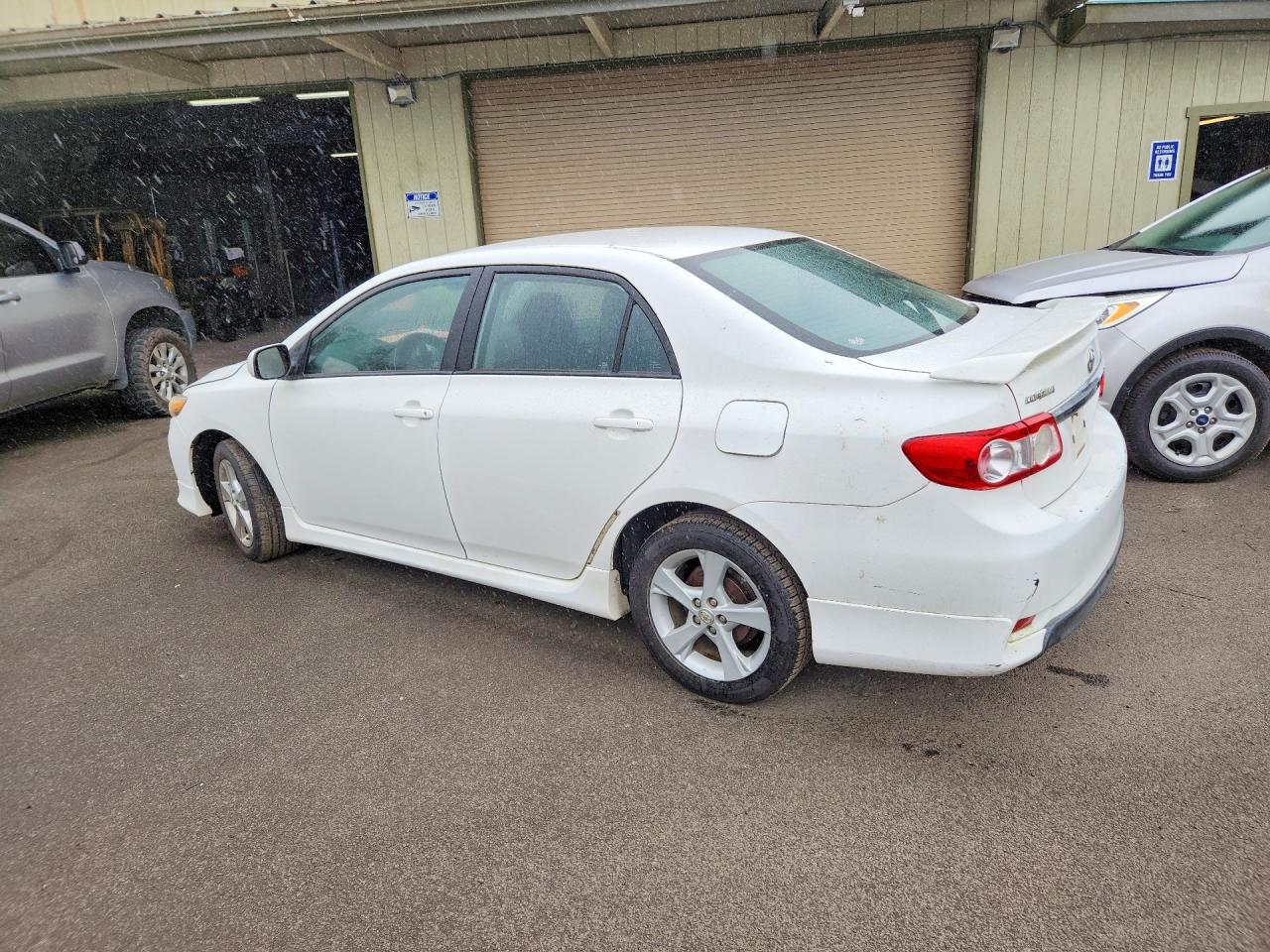 2011 Toyota Corolla S White vin: 2T1BU4EEXBC639973
