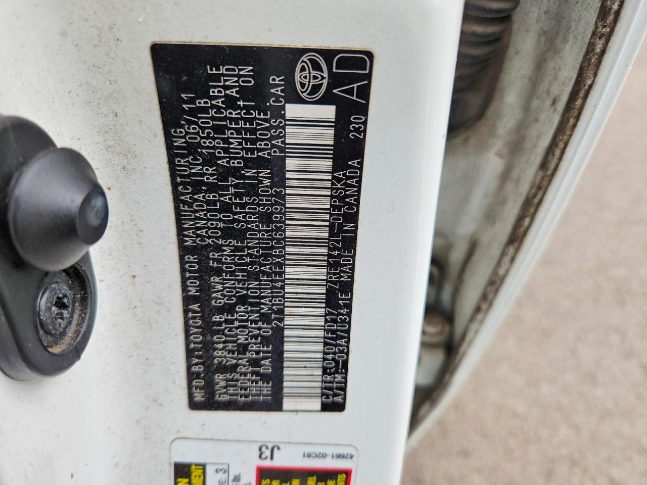 2011 Toyota Corolla S White vin: 2T1BU4EEXBC639973