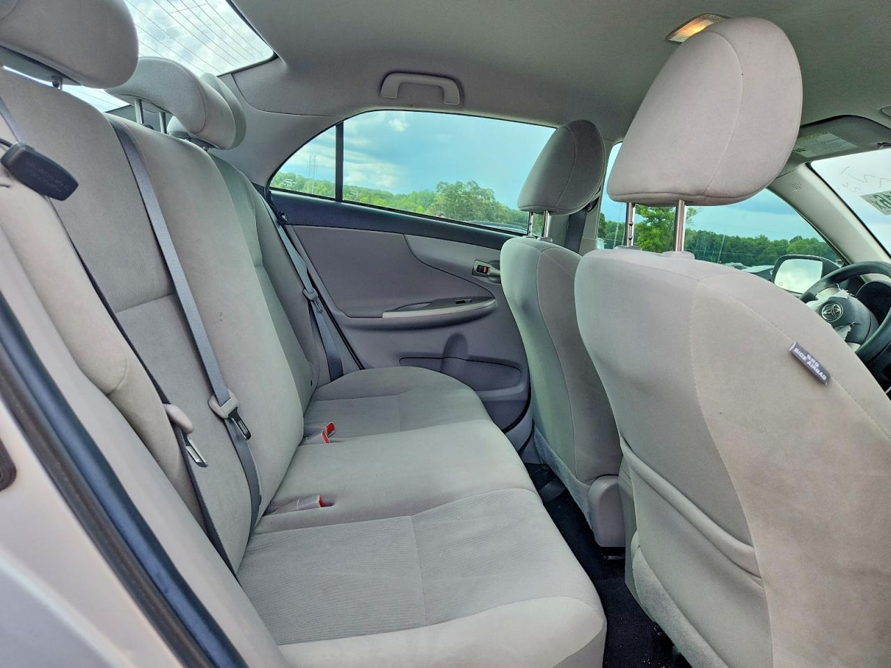 2011 Toyota Corolla Le Silver vin: 2T1BU4EEXBC662363