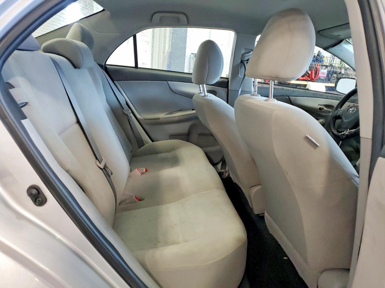2011 Toyota Corolla Base Silver vin: 2T1BU4EEXBC673797
