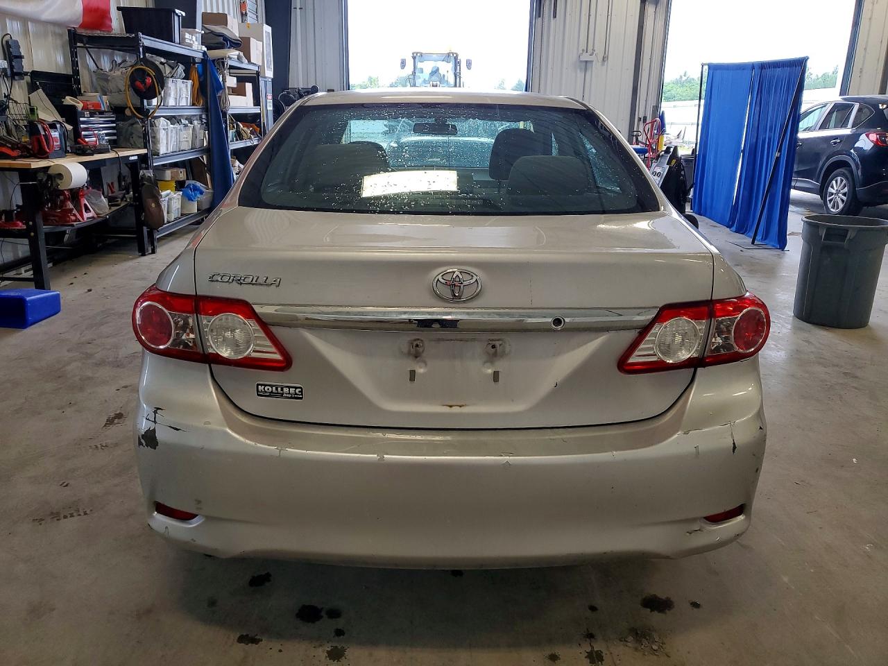 2011 Toyota Corolla Base Silver vin: 2T1BU4EEXBC673797