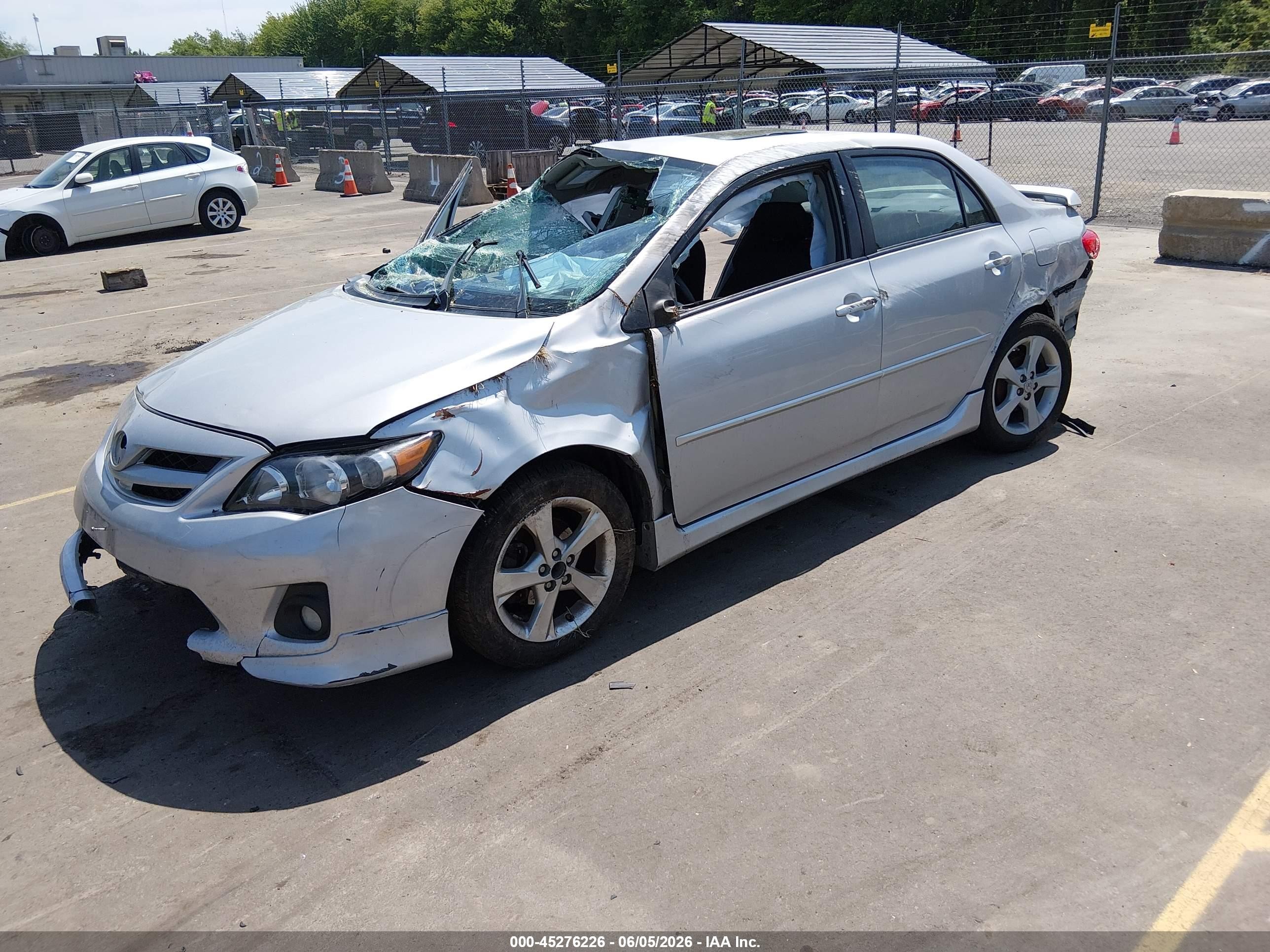 2011 Toyota Corolla S Серебряный vin: 2T1BU4EEXBC676649