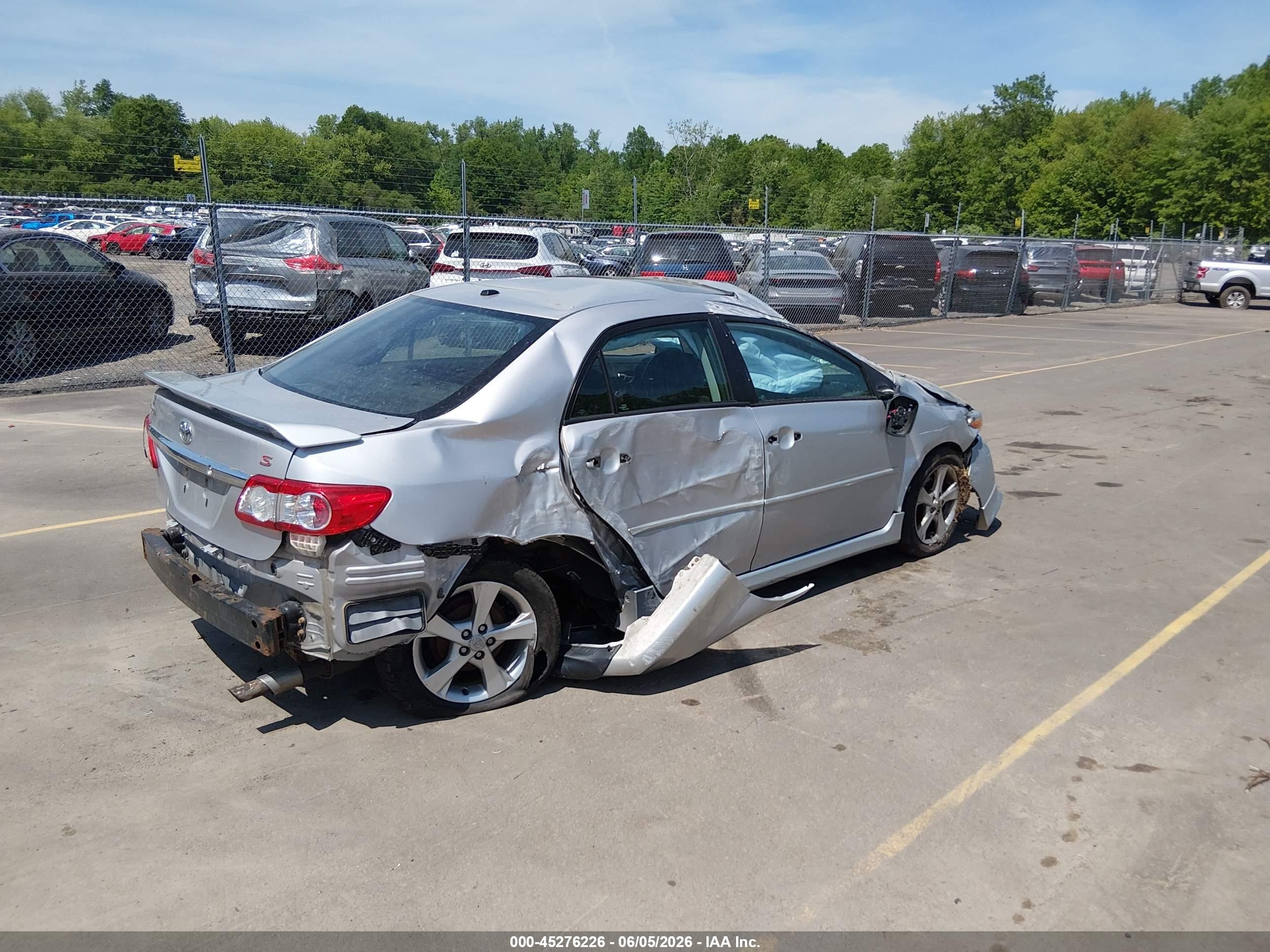 2011 Toyota Corolla S Серебряный vin: 2T1BU4EEXBC676649