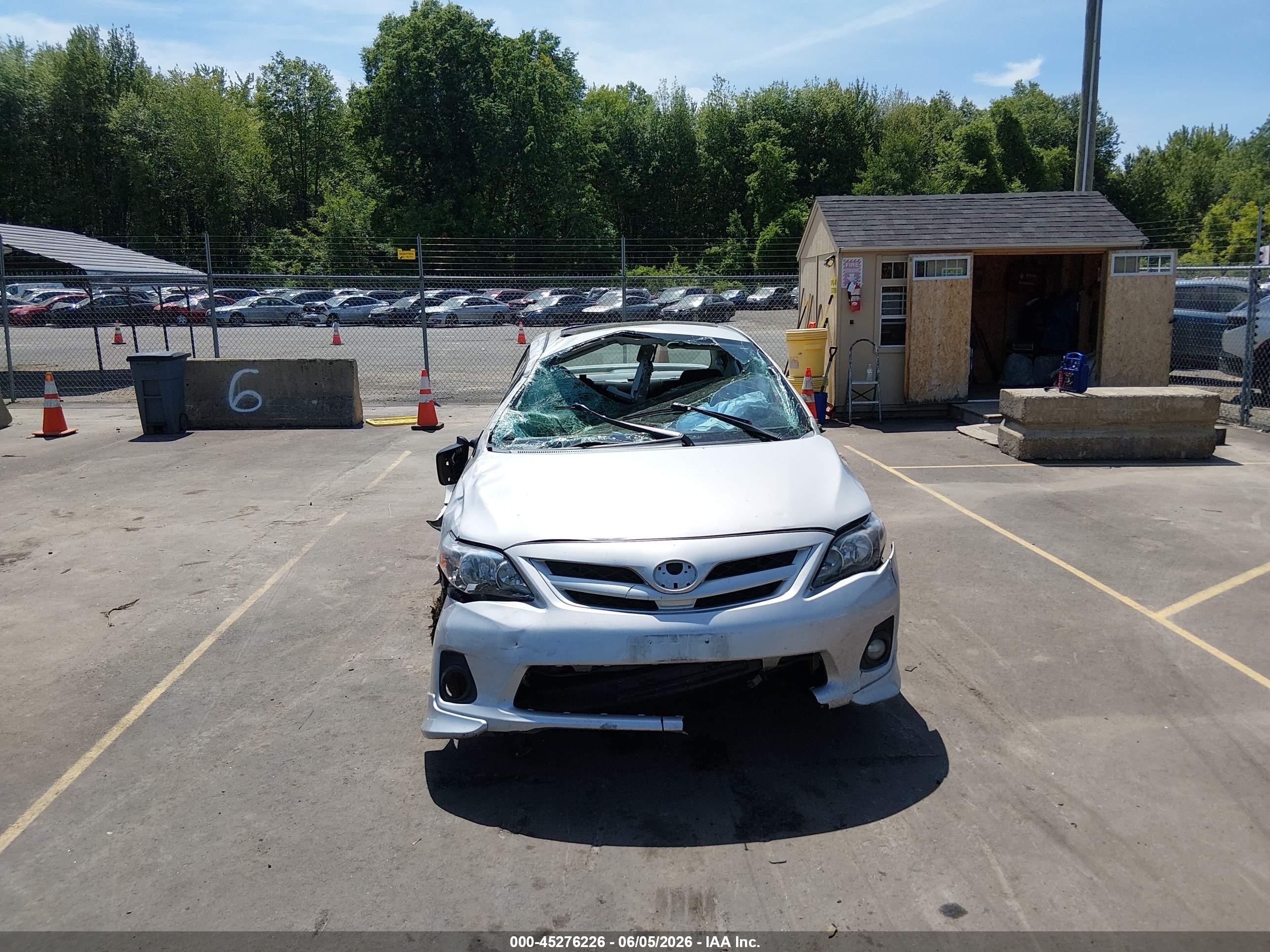2011 Toyota Corolla S Серебряный vin: 2T1BU4EEXBC676649