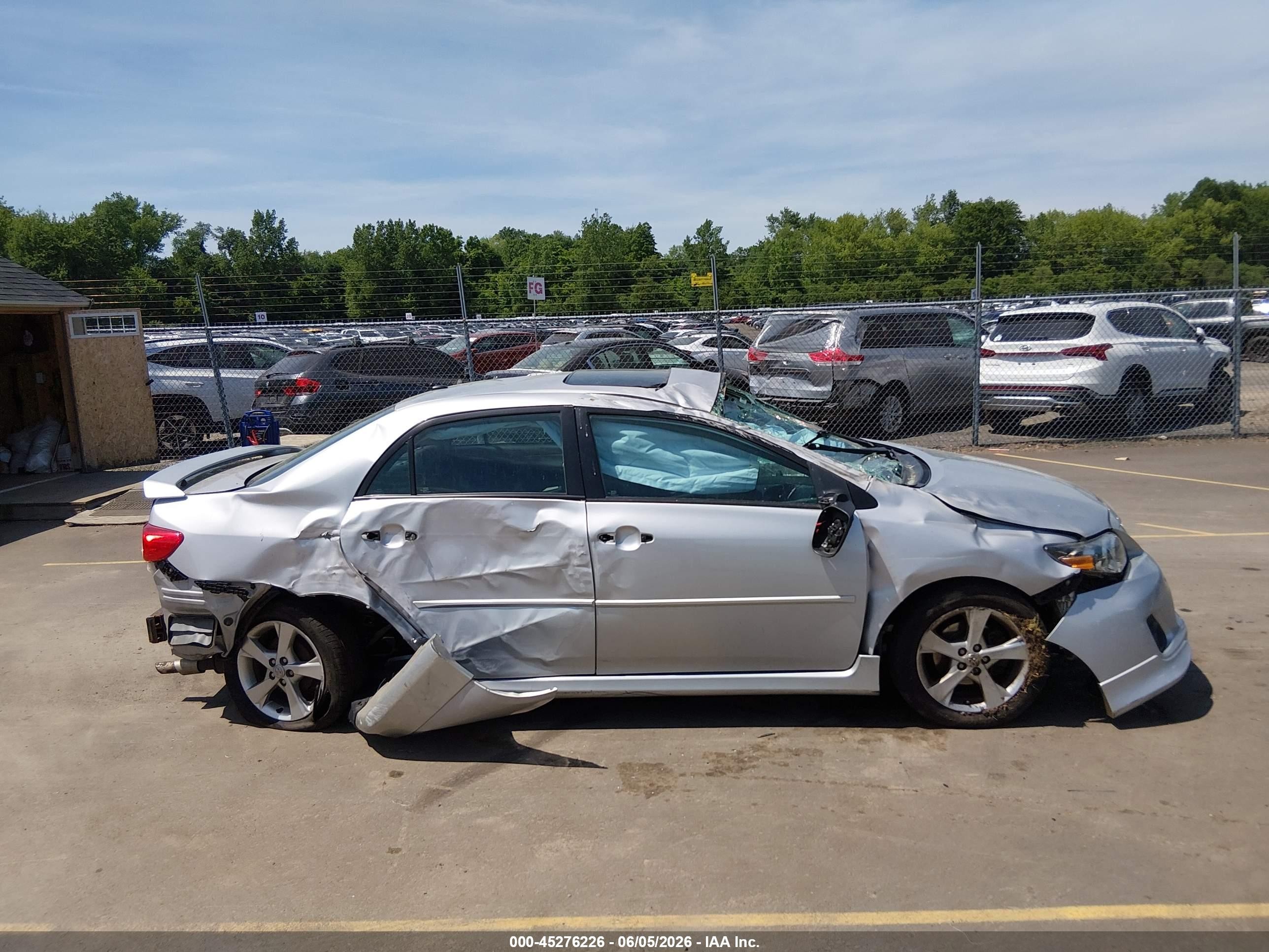 2011 Toyota Corolla S Серебряный vin: 2T1BU4EEXBC676649