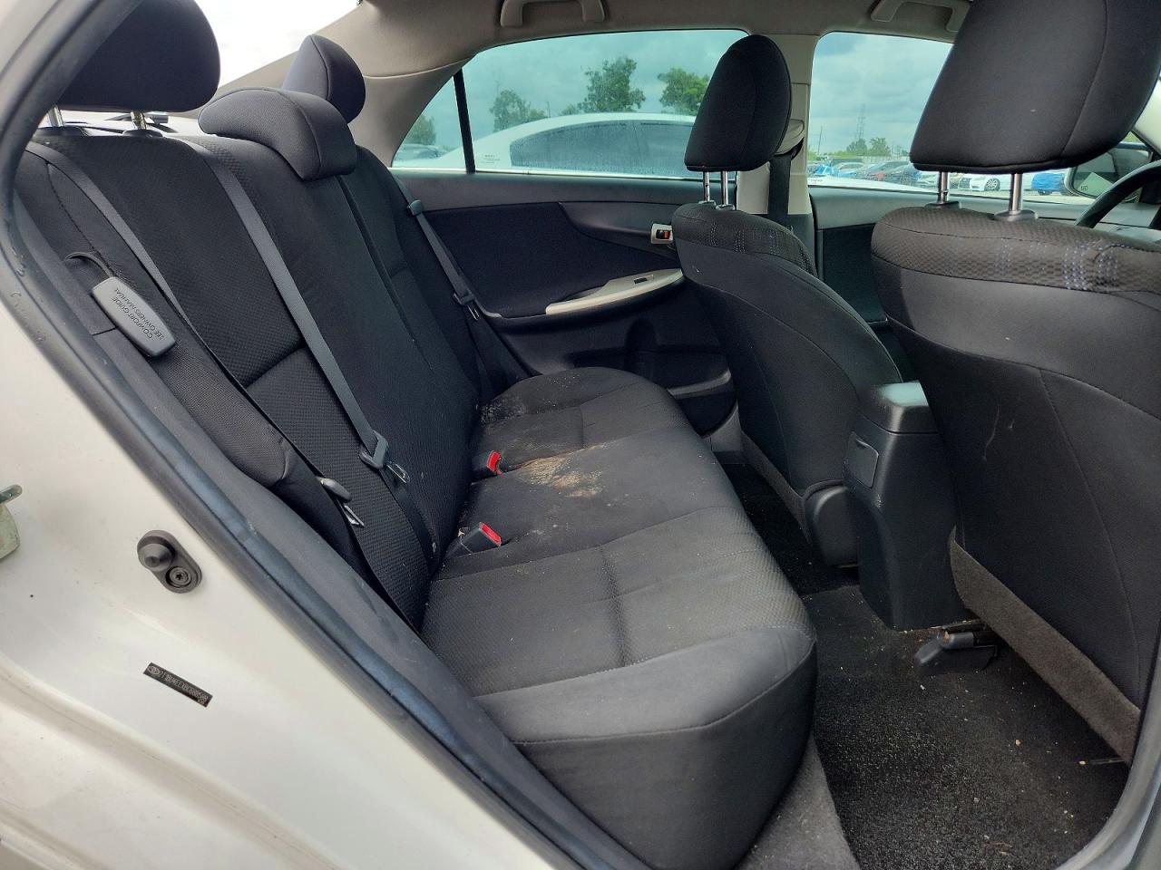 2011 Toyota Corolla S White vin: 2T1BU4EEXBC688588