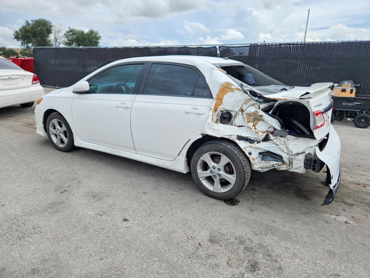 2011 Toyota Corolla S White vin: 2T1BU4EEXBC688588