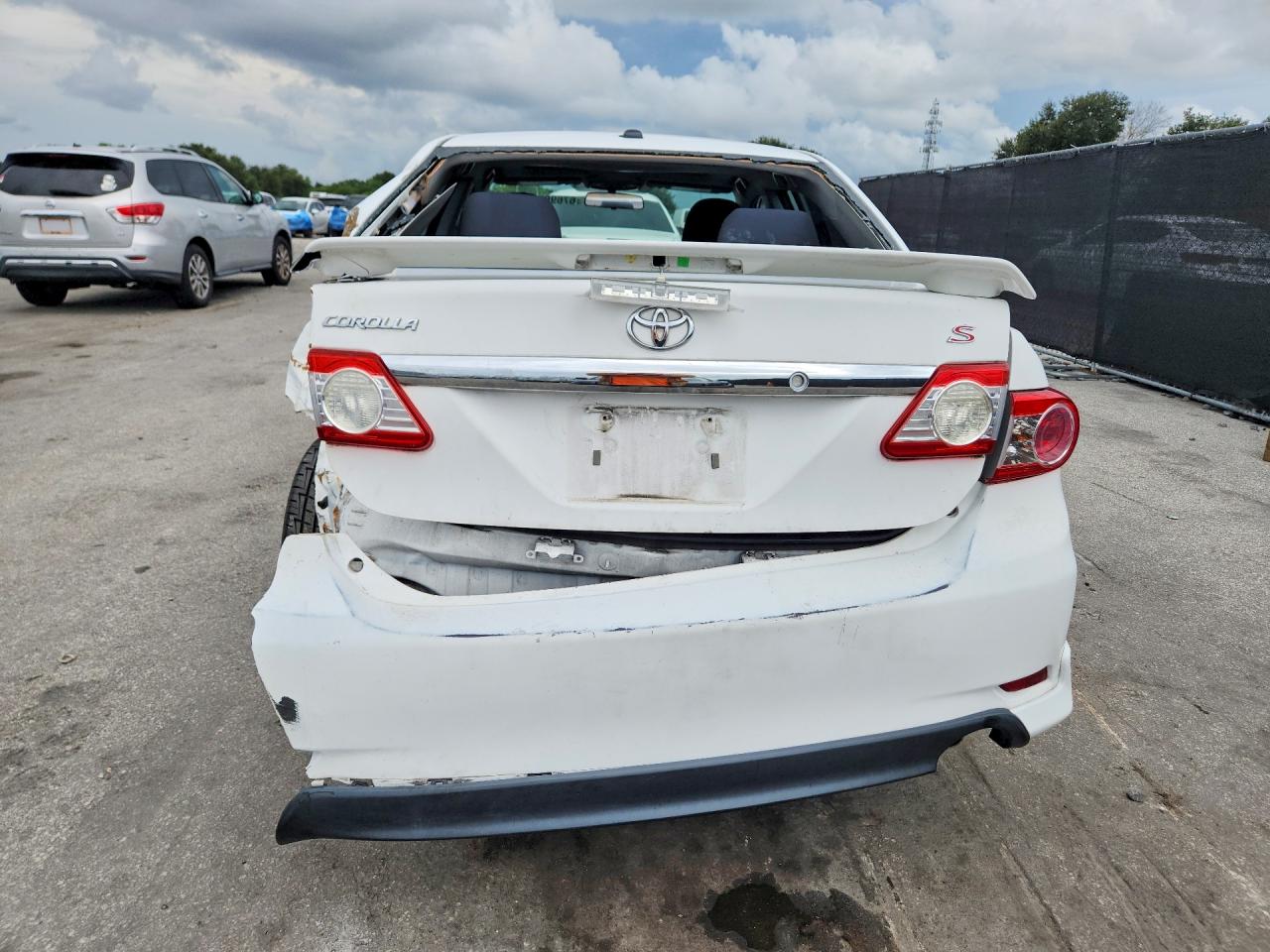 2011 Toyota Corolla S White vin: 2T1BU4EEXBC688588