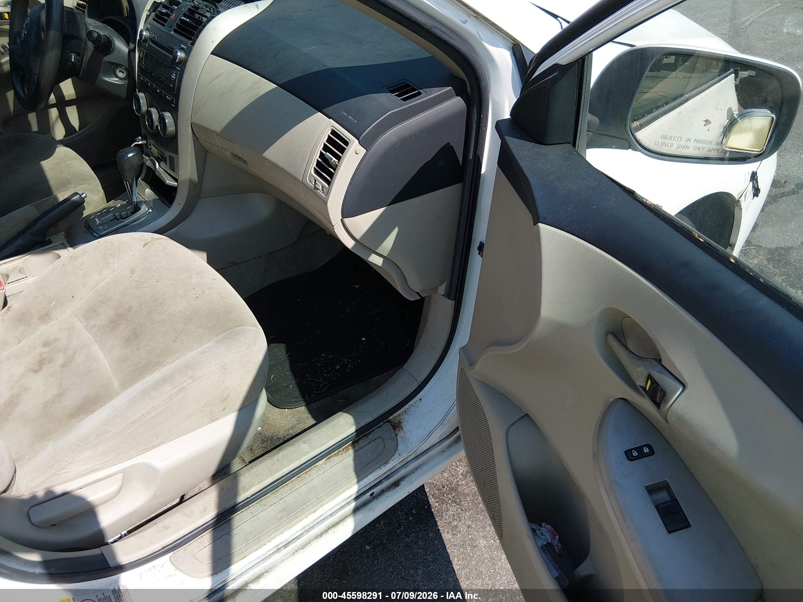 2011 Toyota Corolla Le White vin: 2T1BU4EEXBC727602