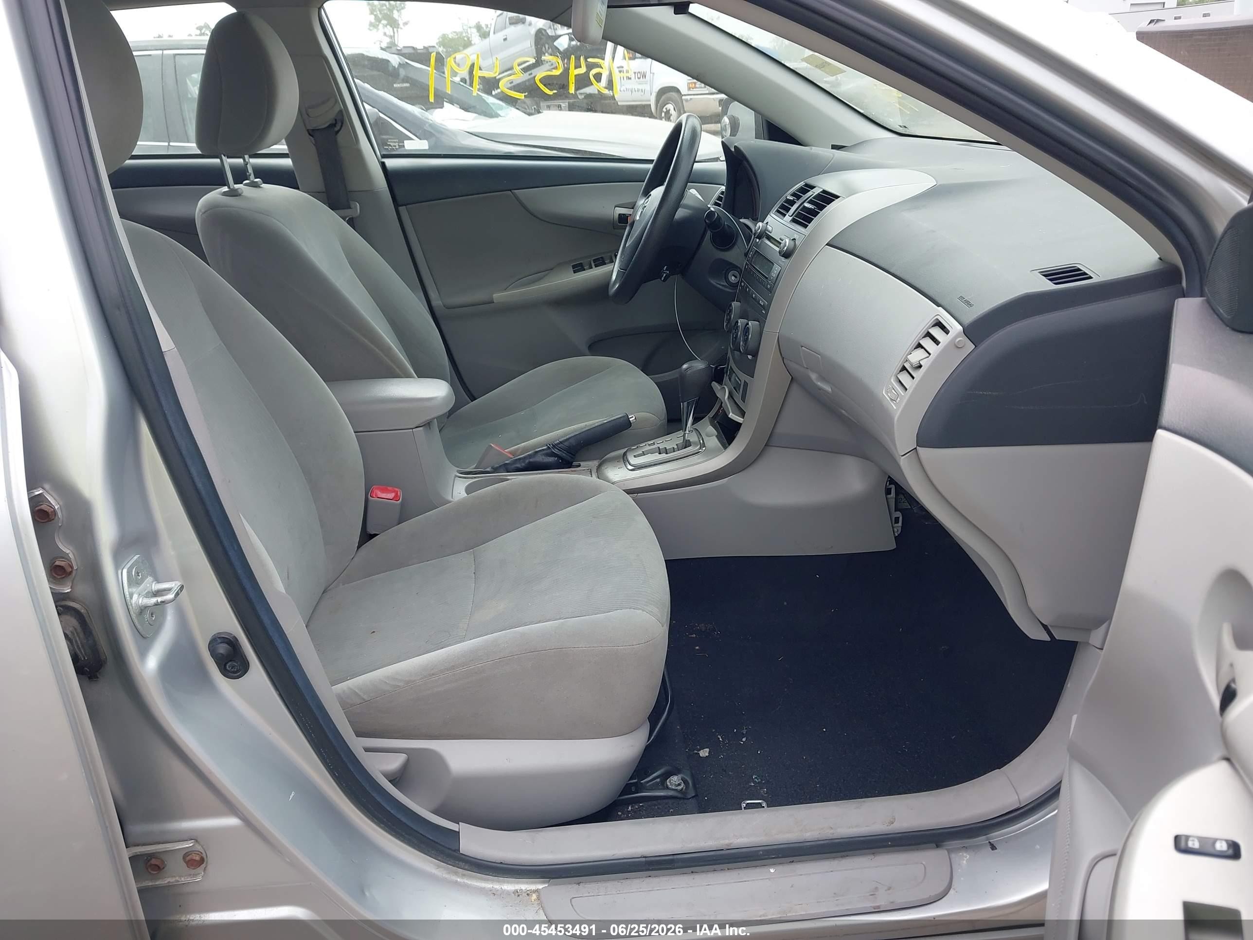 2011 Toyota Corolla Le Silver vin: 2T1BU4EEXBC730533