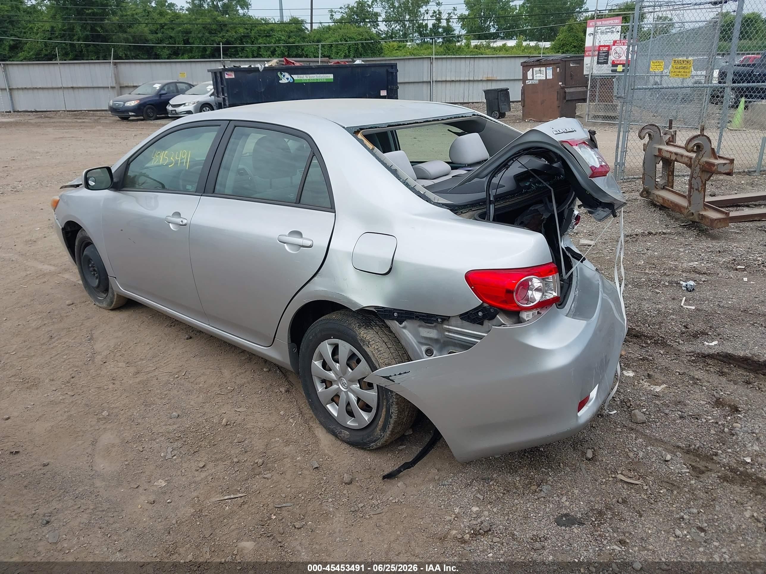 2011 Toyota Corolla Le Silver vin: 2T1BU4EEXBC730533
