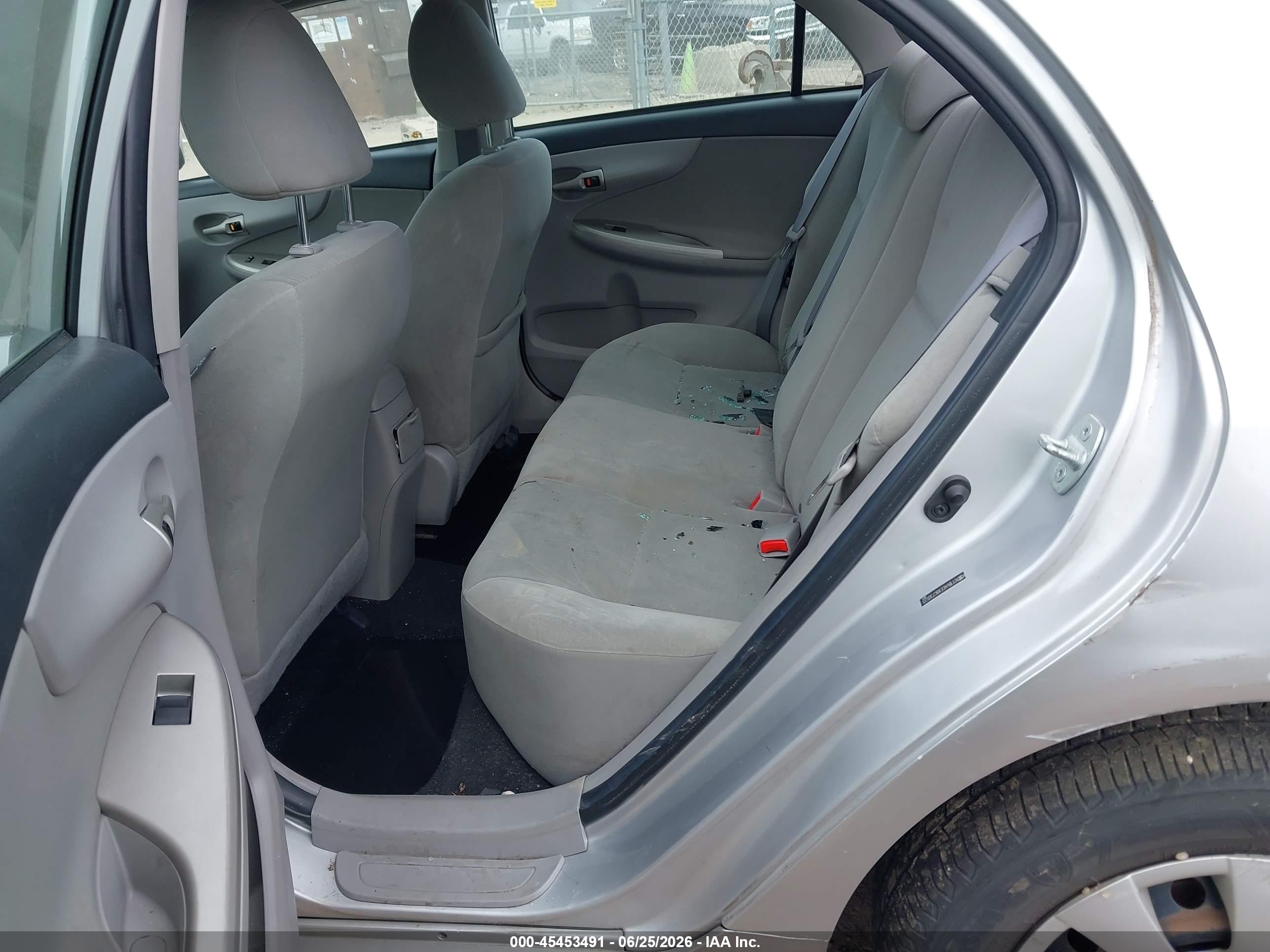 2011 Toyota Corolla Le Silver vin: 2T1BU4EEXBC730533