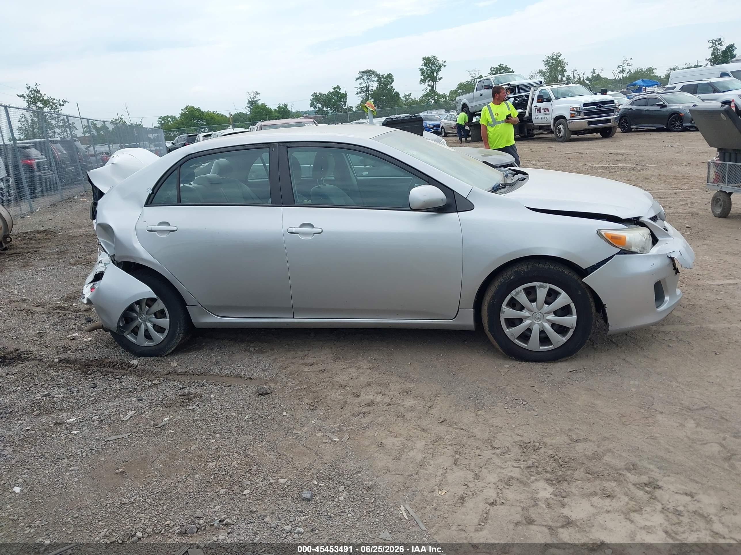 2011 Toyota Corolla Le Silver vin: 2T1BU4EEXBC730533