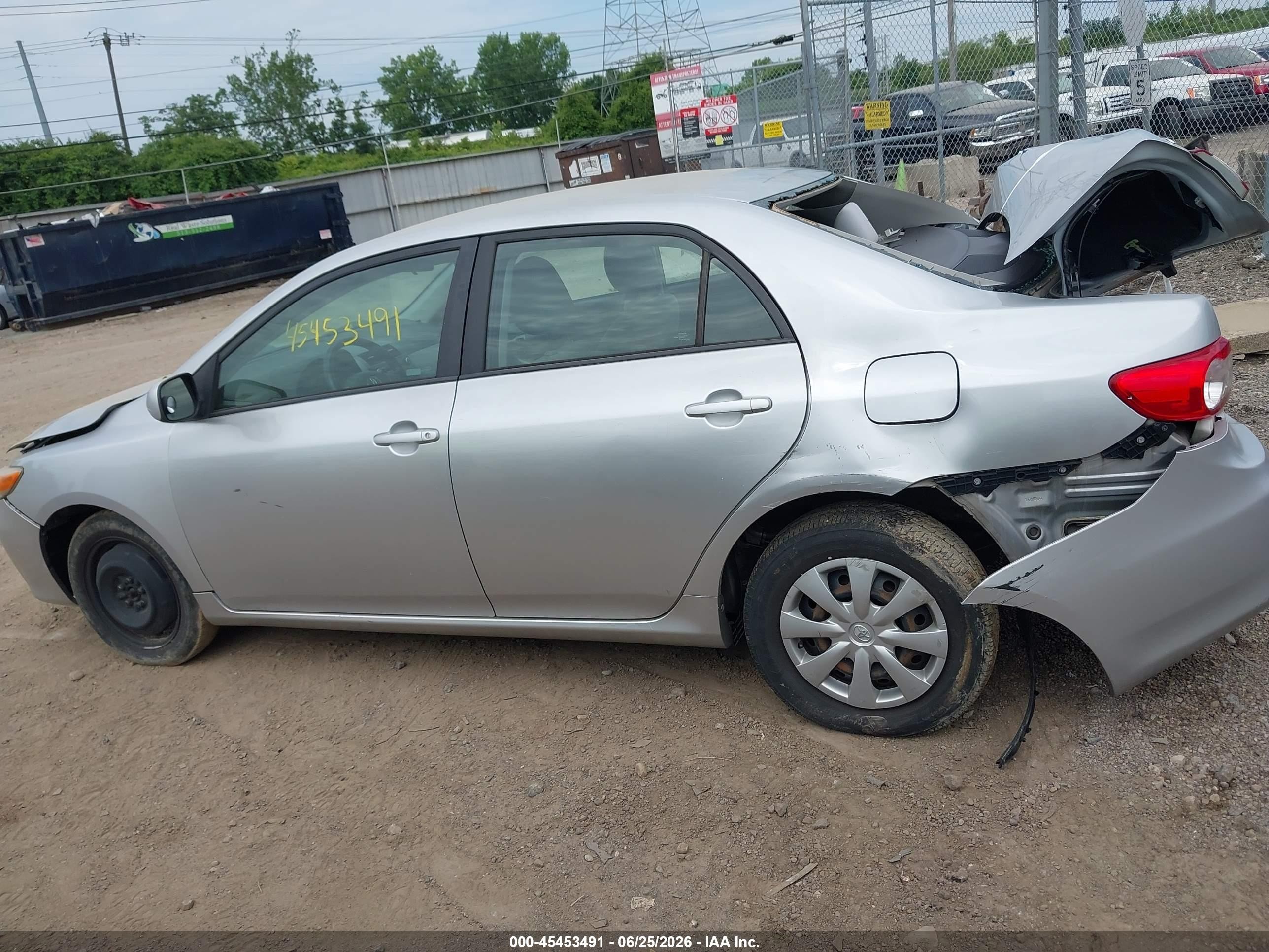 2011 Toyota Corolla Le Silver vin: 2T1BU4EEXBC730533