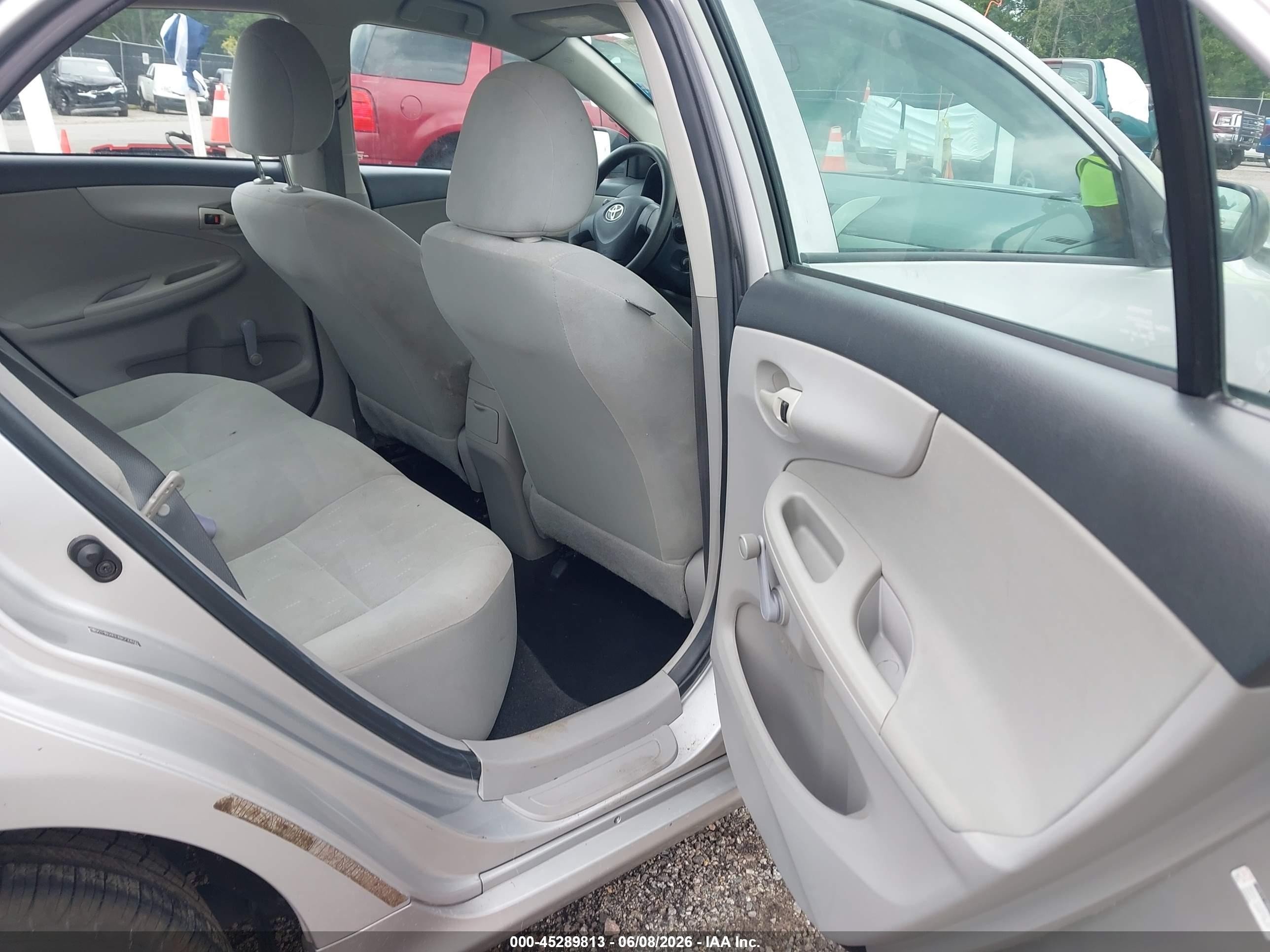 2011 Toyota Corolla   Silver vin: 2T1BU4EEXBC732699