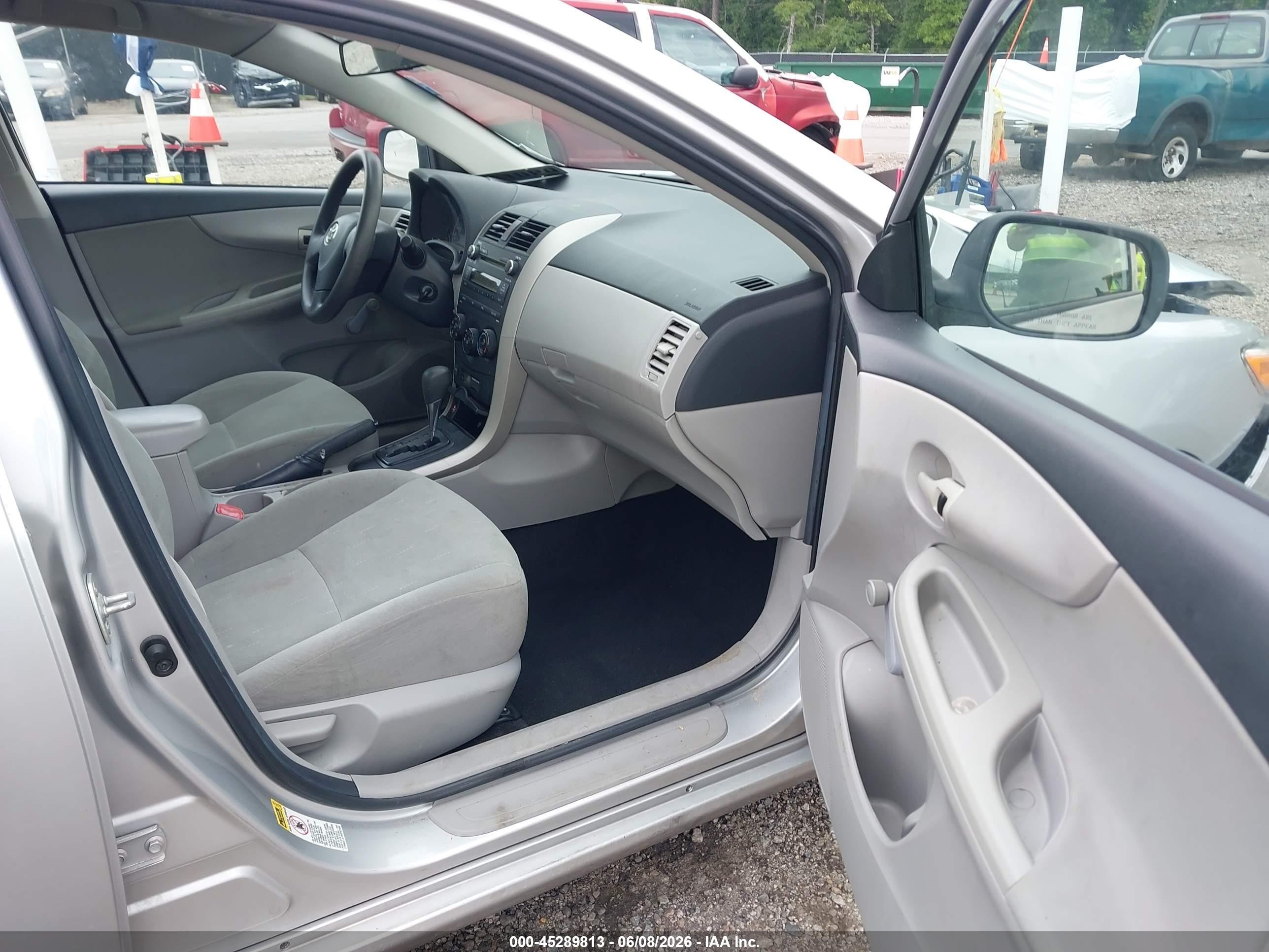 2011 Toyota Corolla   Silver vin: 2T1BU4EEXBC732699