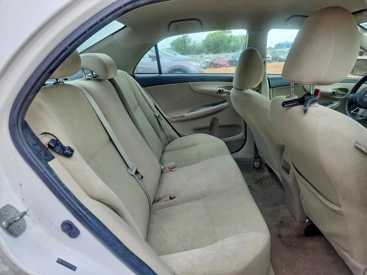 2011 Toyota Corolla Le White vin: 2T1BU4EEXBC740978