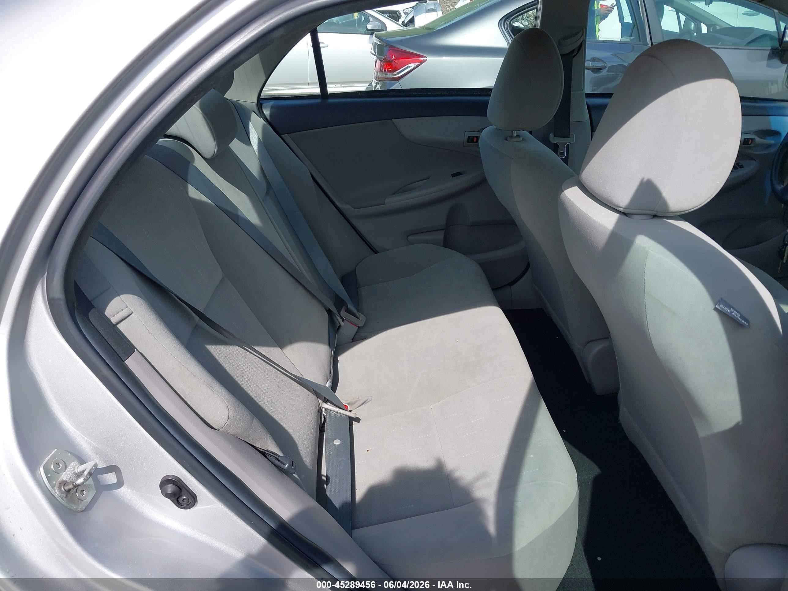 2012 Toyota Corolla L Silver vin: 2T1BU4EEXCC759144