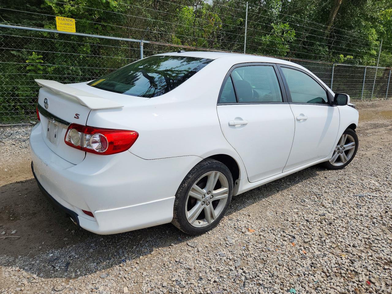 2013 Toyota Corolla S White vin: 2T1BU4EEXDC015027