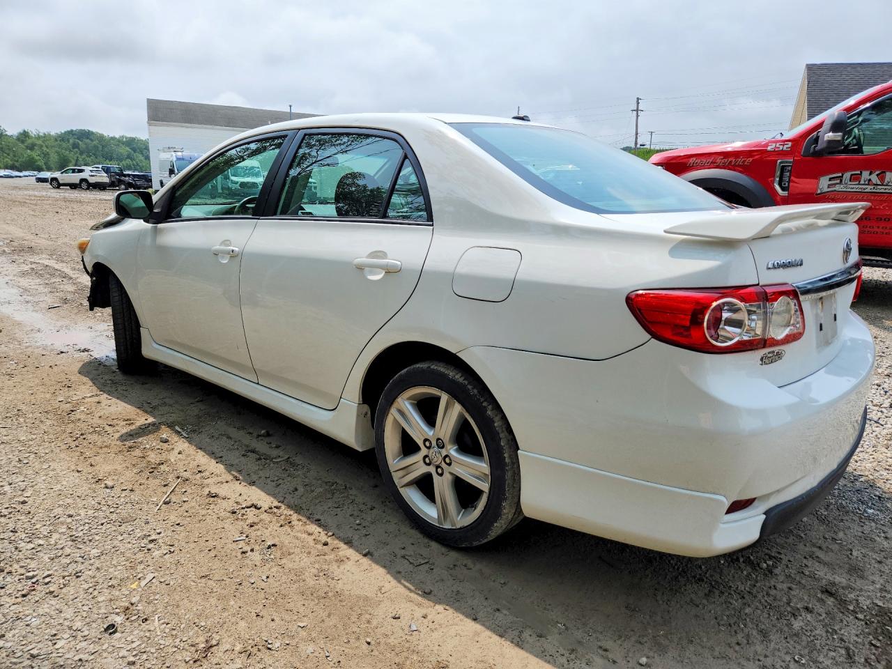 2013 Toyota Corolla S White vin: 2T1BU4EEXDC015027
