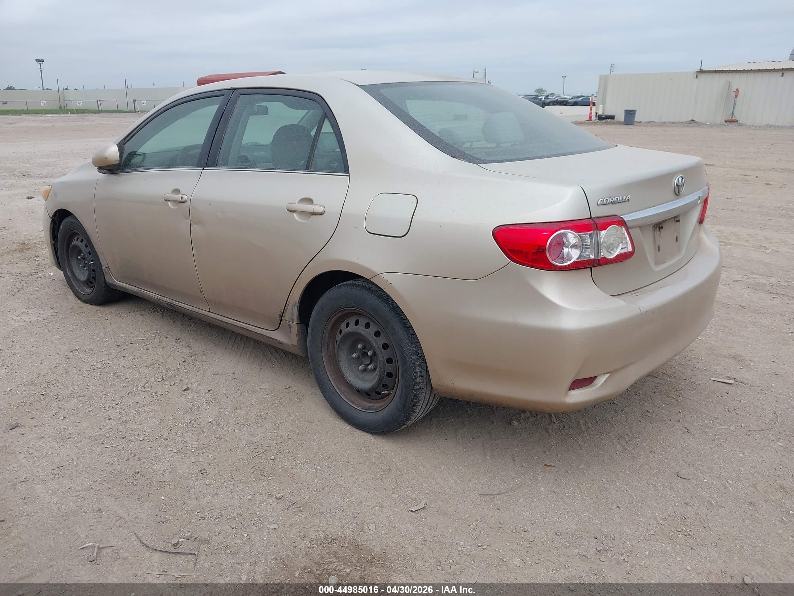2013 Toyota Corolla Le Золотой vin: 2T1BU4EEXDC023645