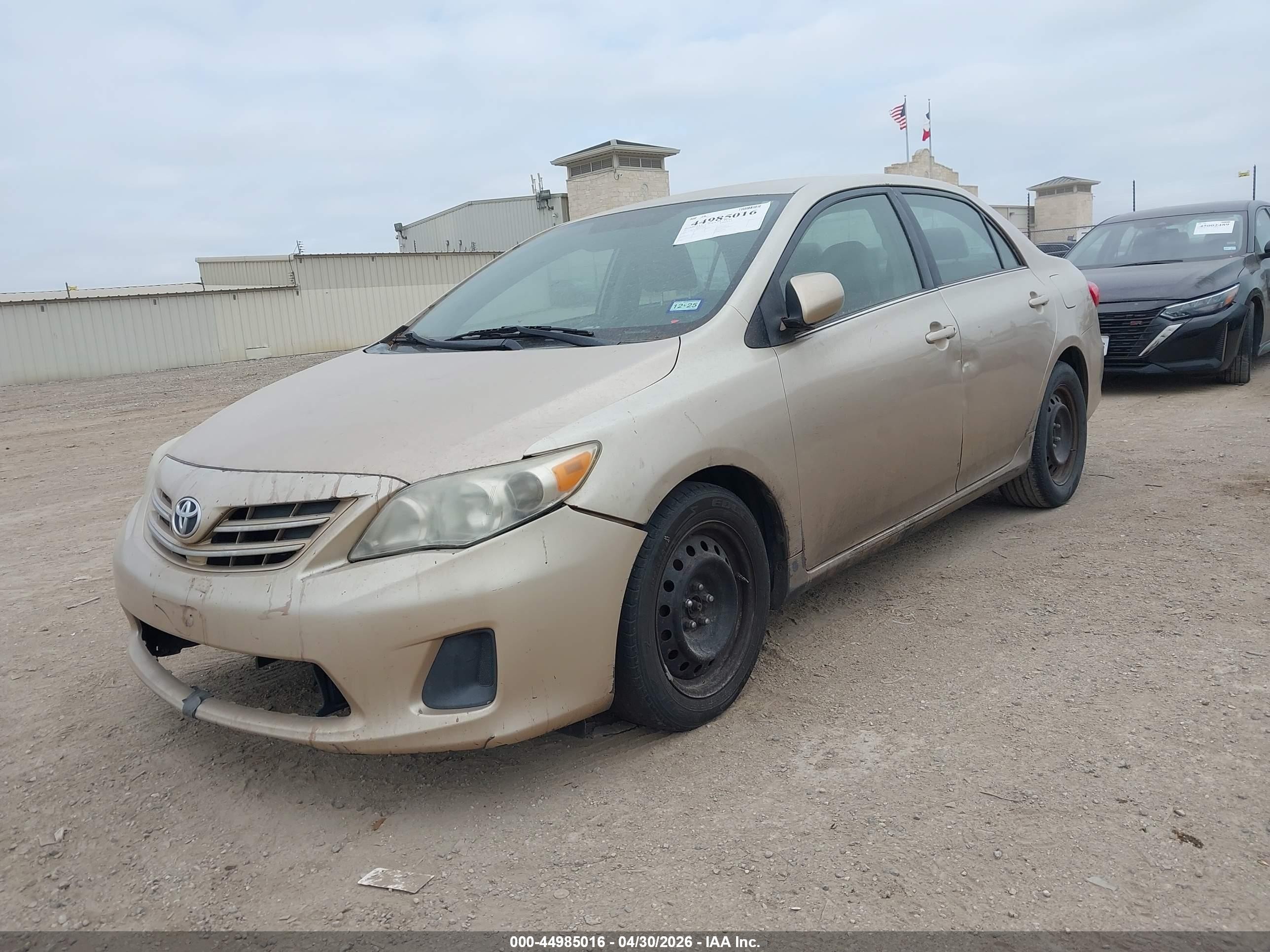 2013 Toyota Corolla Le Золотой vin: 2T1BU4EEXDC023645