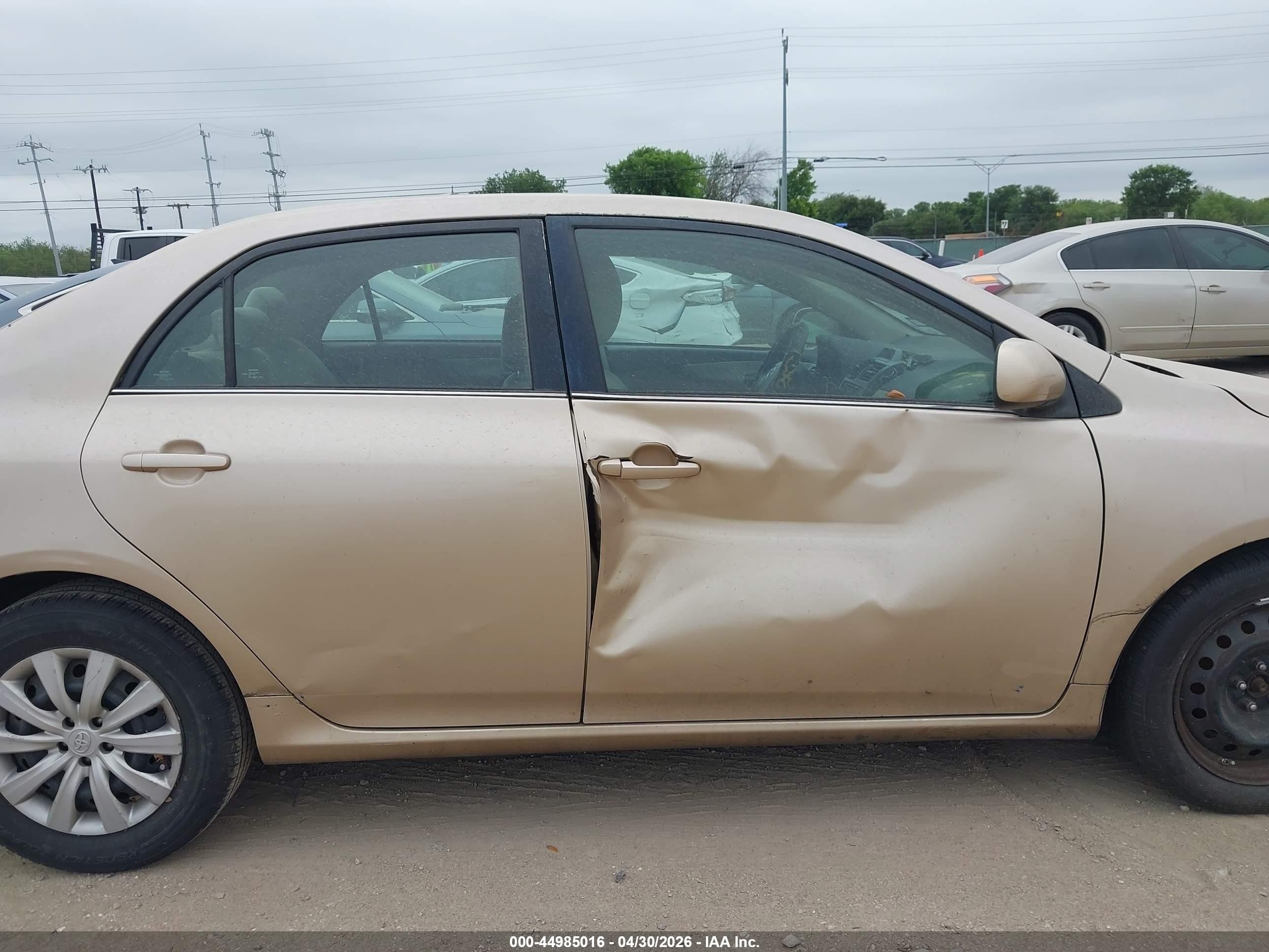 2013 Toyota Corolla Le Золотой vin: 2T1BU4EEXDC023645