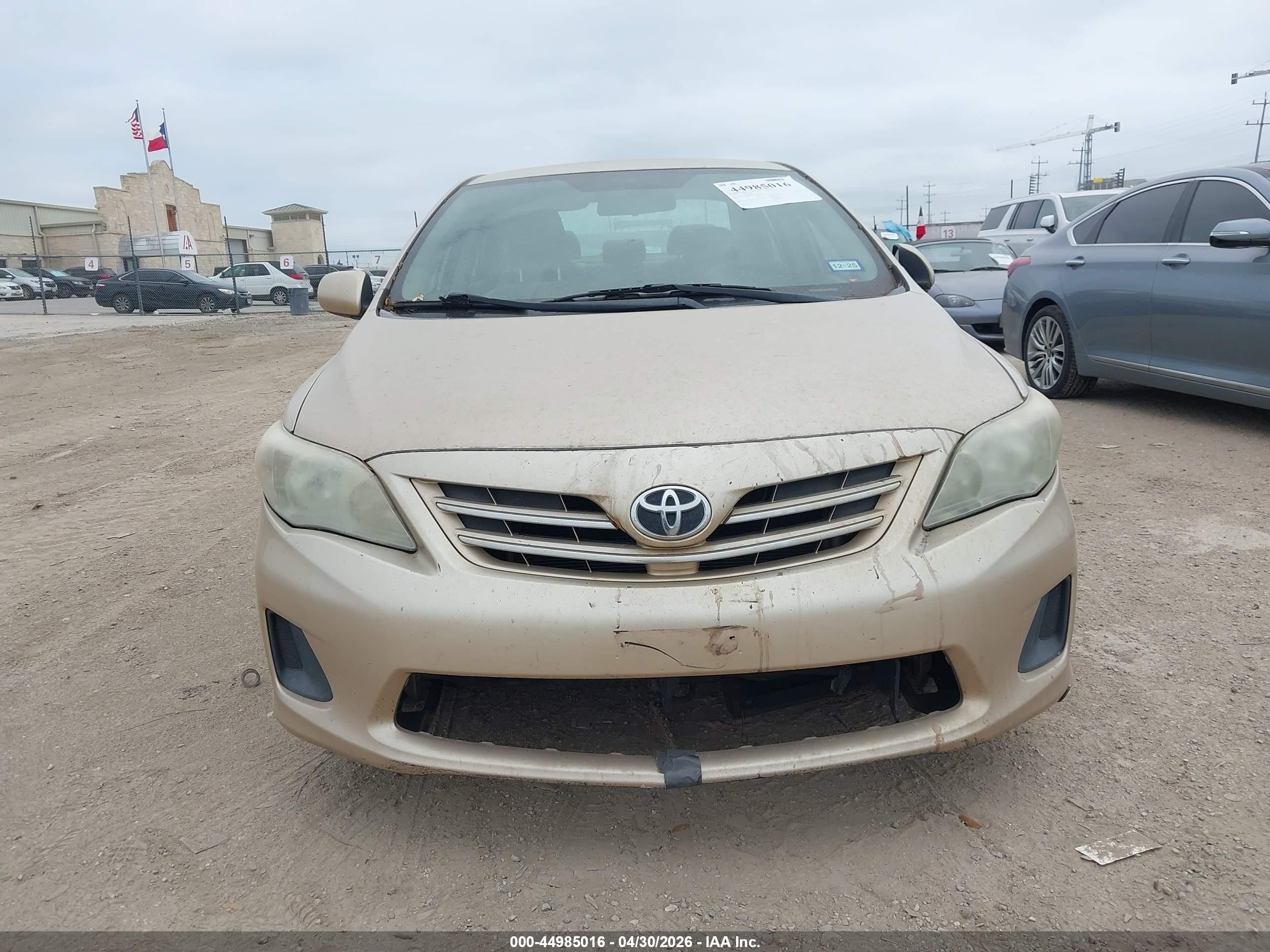 2013 Toyota Corolla Le Золотой vin: 2T1BU4EEXDC023645